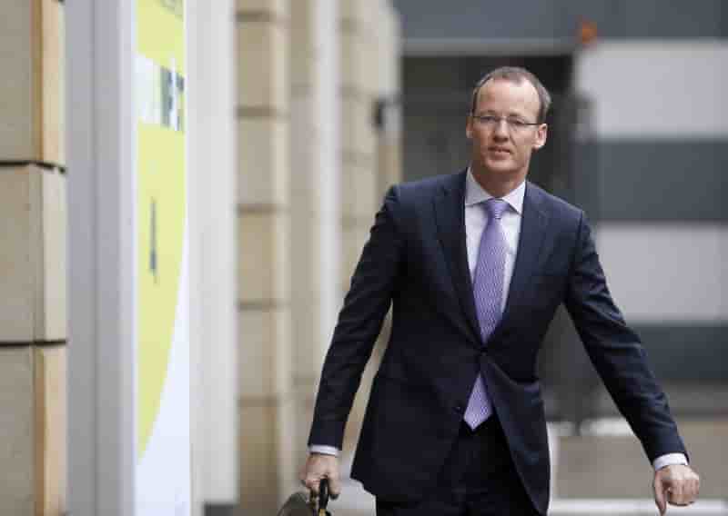 La bce doit annoncer l'arret des rachats d'actifs, declare knot
