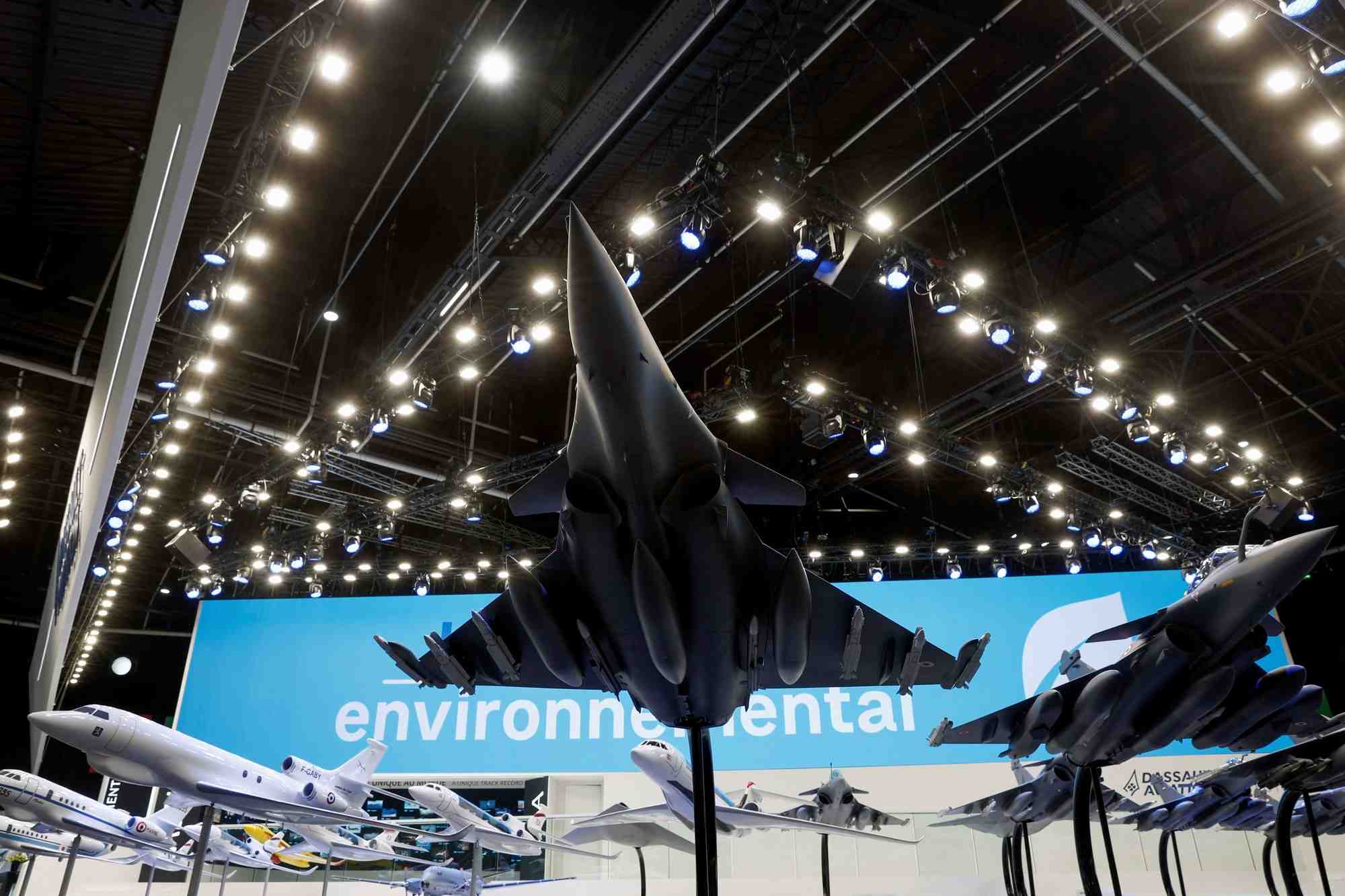 Une maquette de l'avion de chasse rafale c