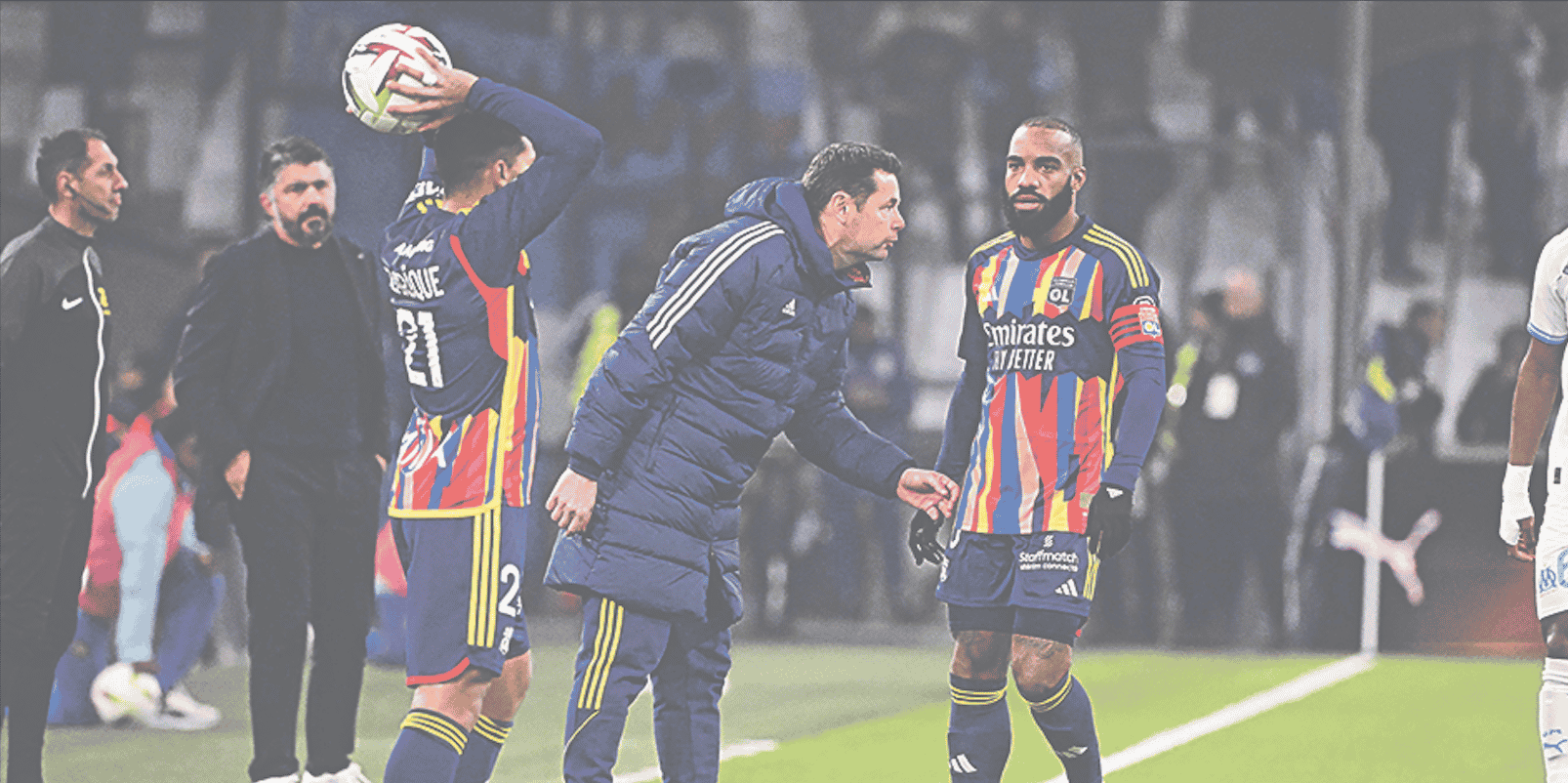 L’entraîneur de l’OL Pierre Sage au stade Vélodrome, lors du match aller contre Marseille, le 6 décembre.