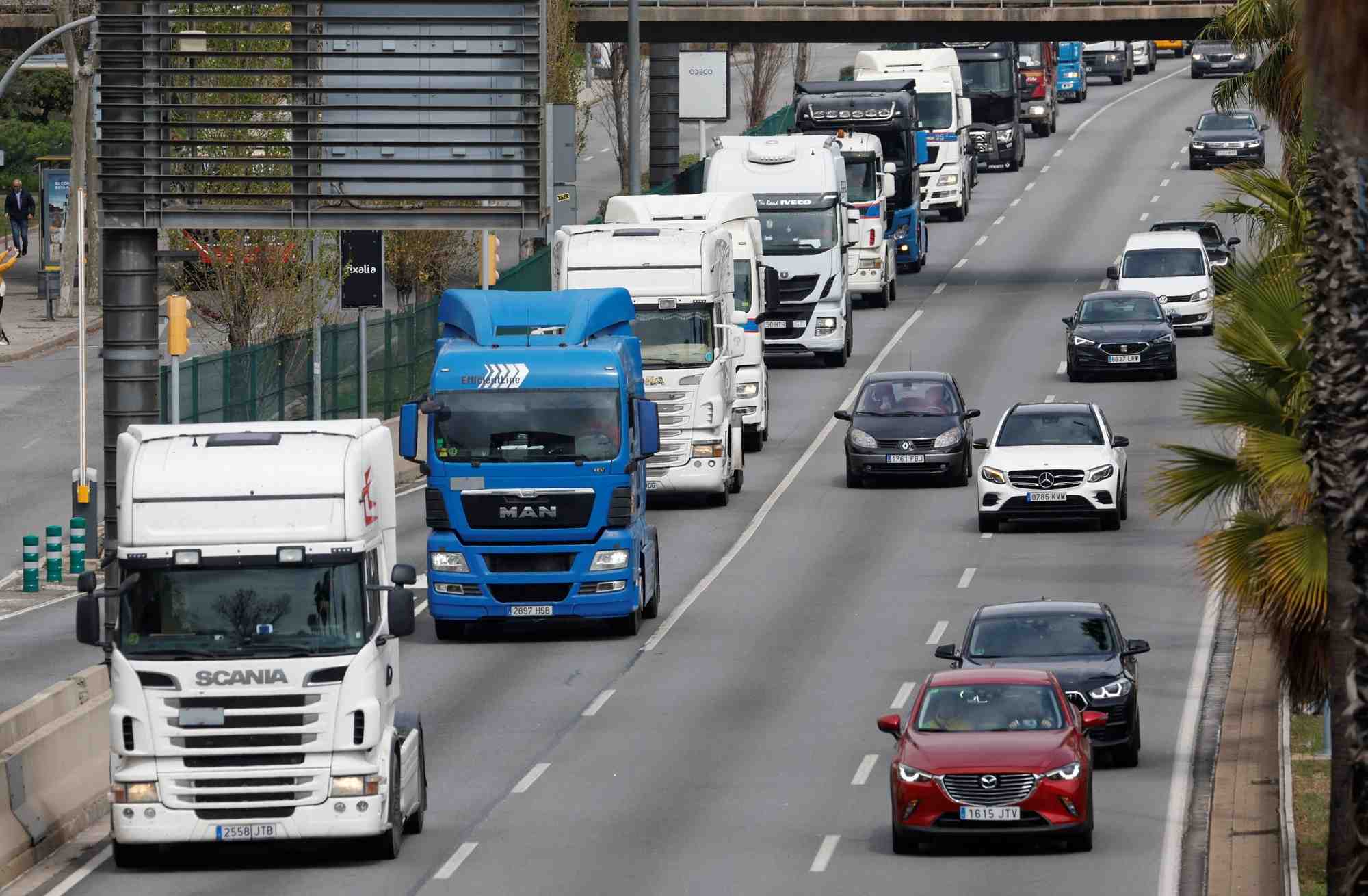 Les routiers protestent contre la hausse des prix du carburant, a barcelone