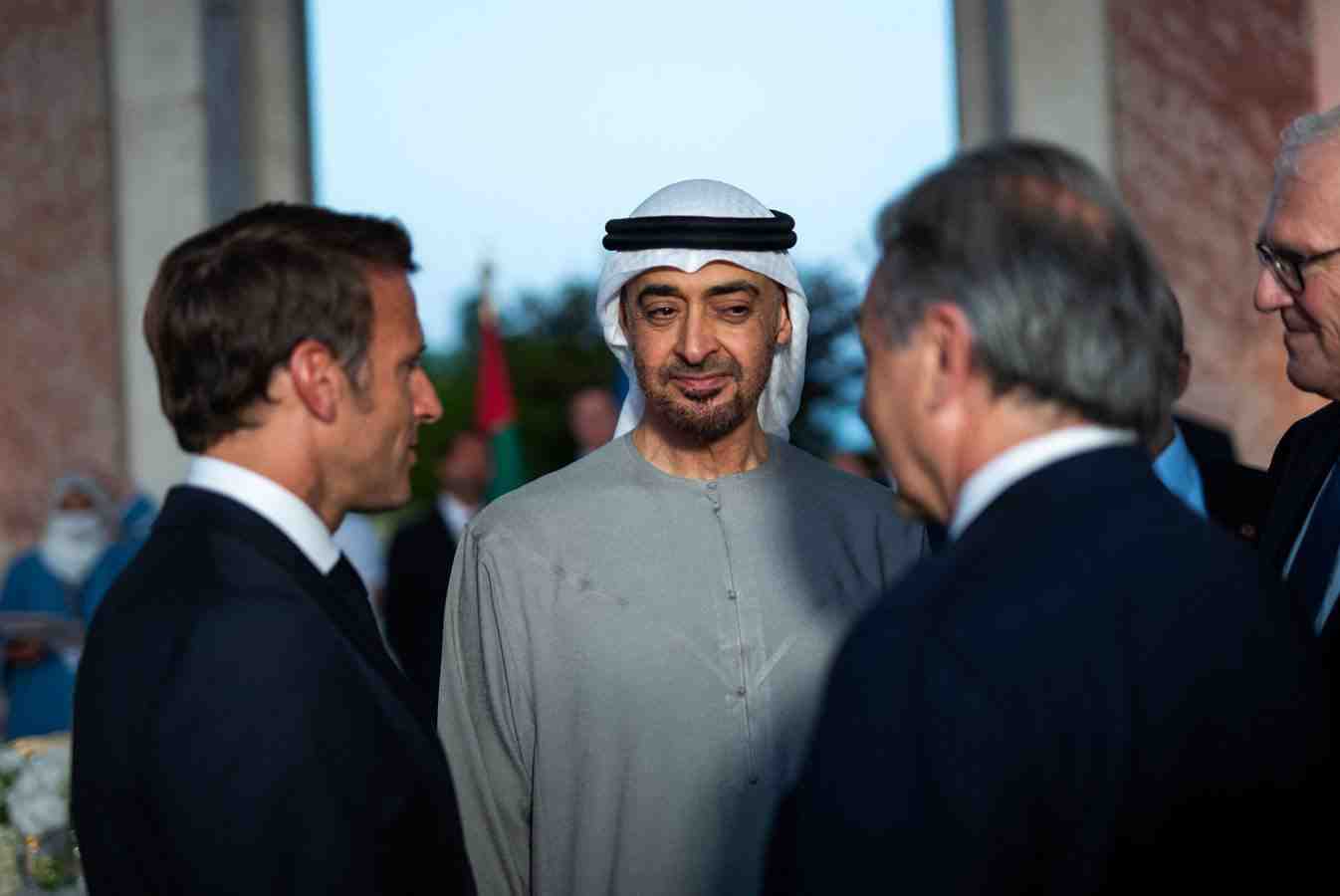 « Ce jeune pays plein d'ambition rappelle à notre vieille nation fatiguée qu'une stratégie se construit avec une vision de long terme fondée sur une claire compréhension de ses intérêts et qu'on ne fait pas de bonne politique avec de bons sentiments. La base d'une revue nationale stratégique ». (Le groupe Mars)