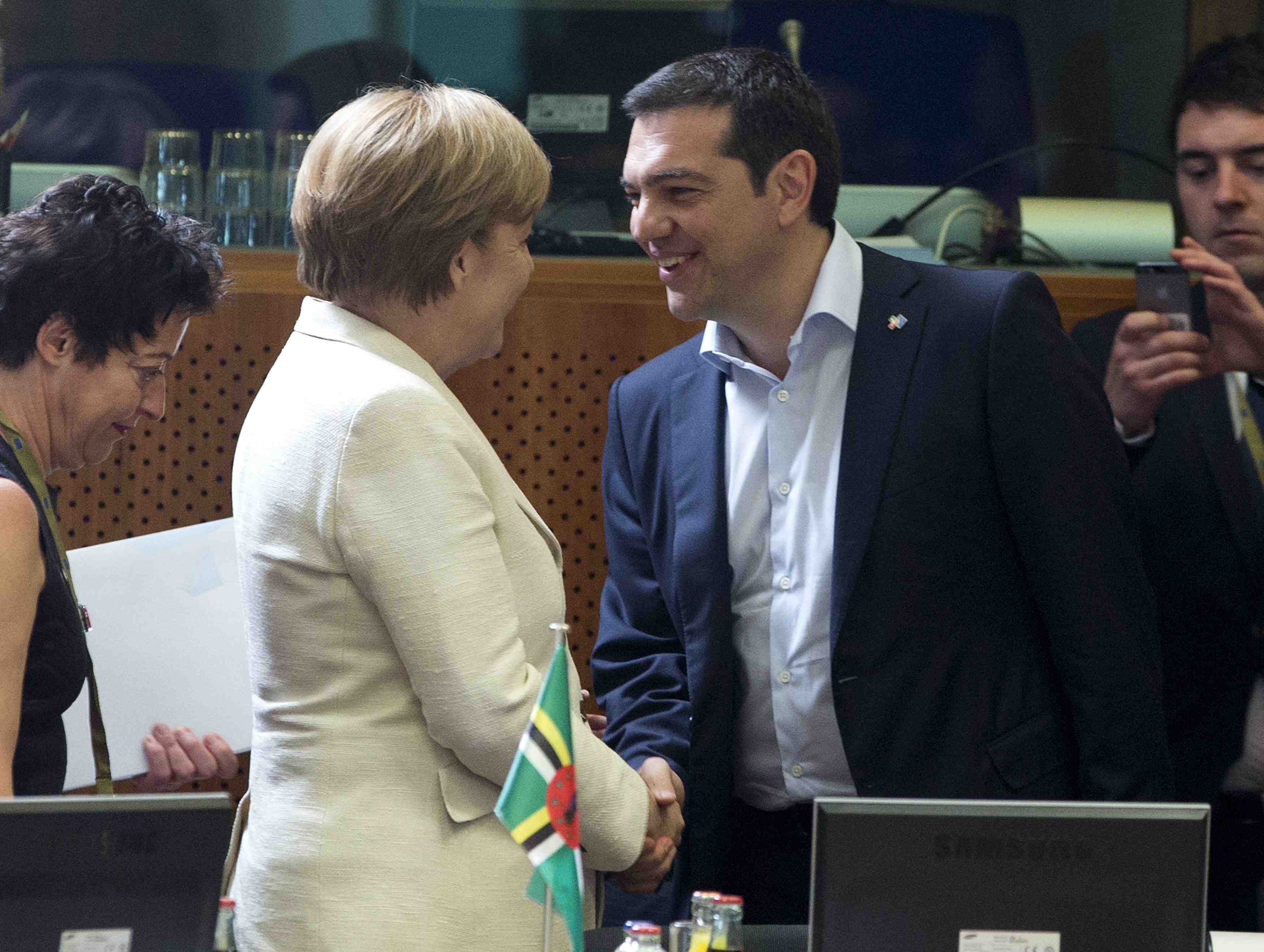 Berlin croit encore a un accord, athenes reste ferme