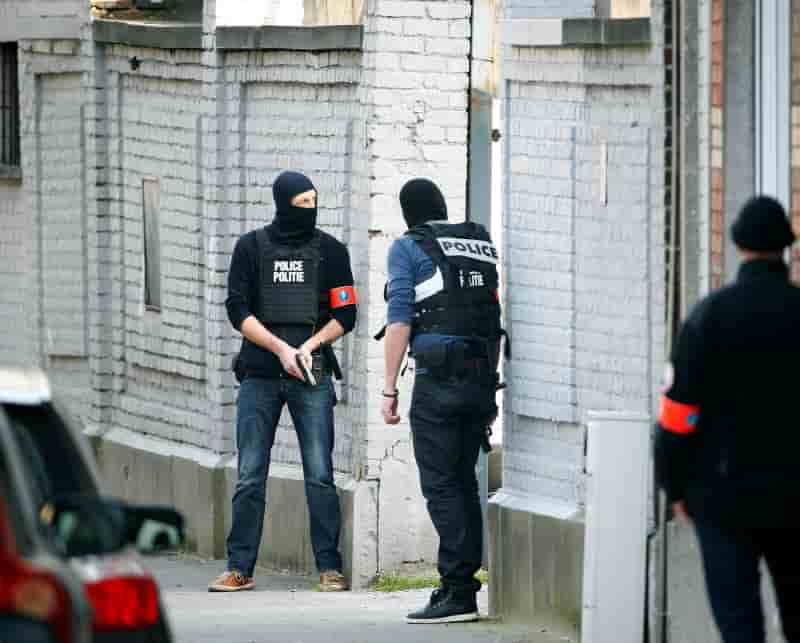 Deux personnes interpellees en belgique et le suspect abattu identifie