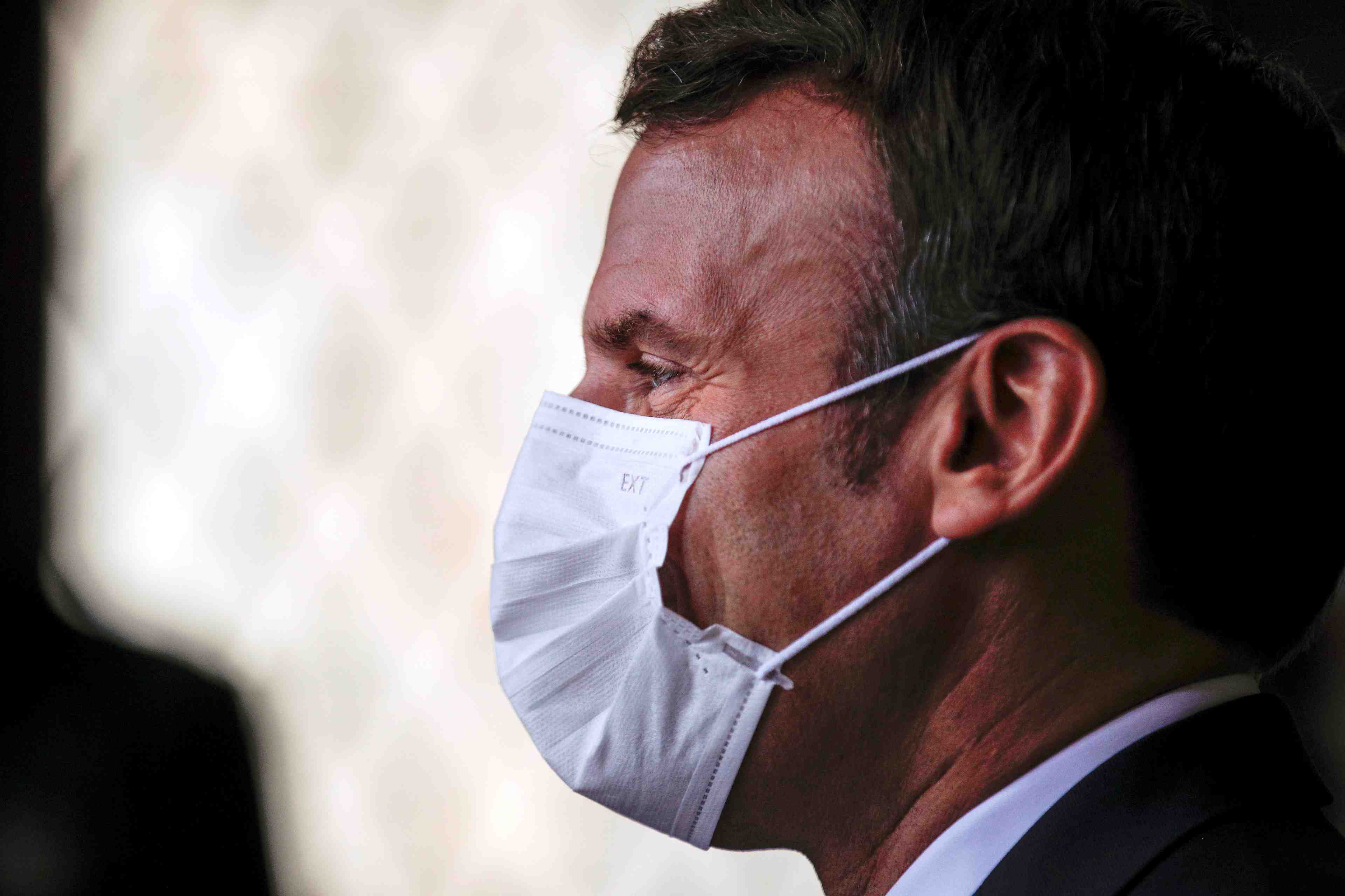 France: macron felicite philippe, le verra lundi