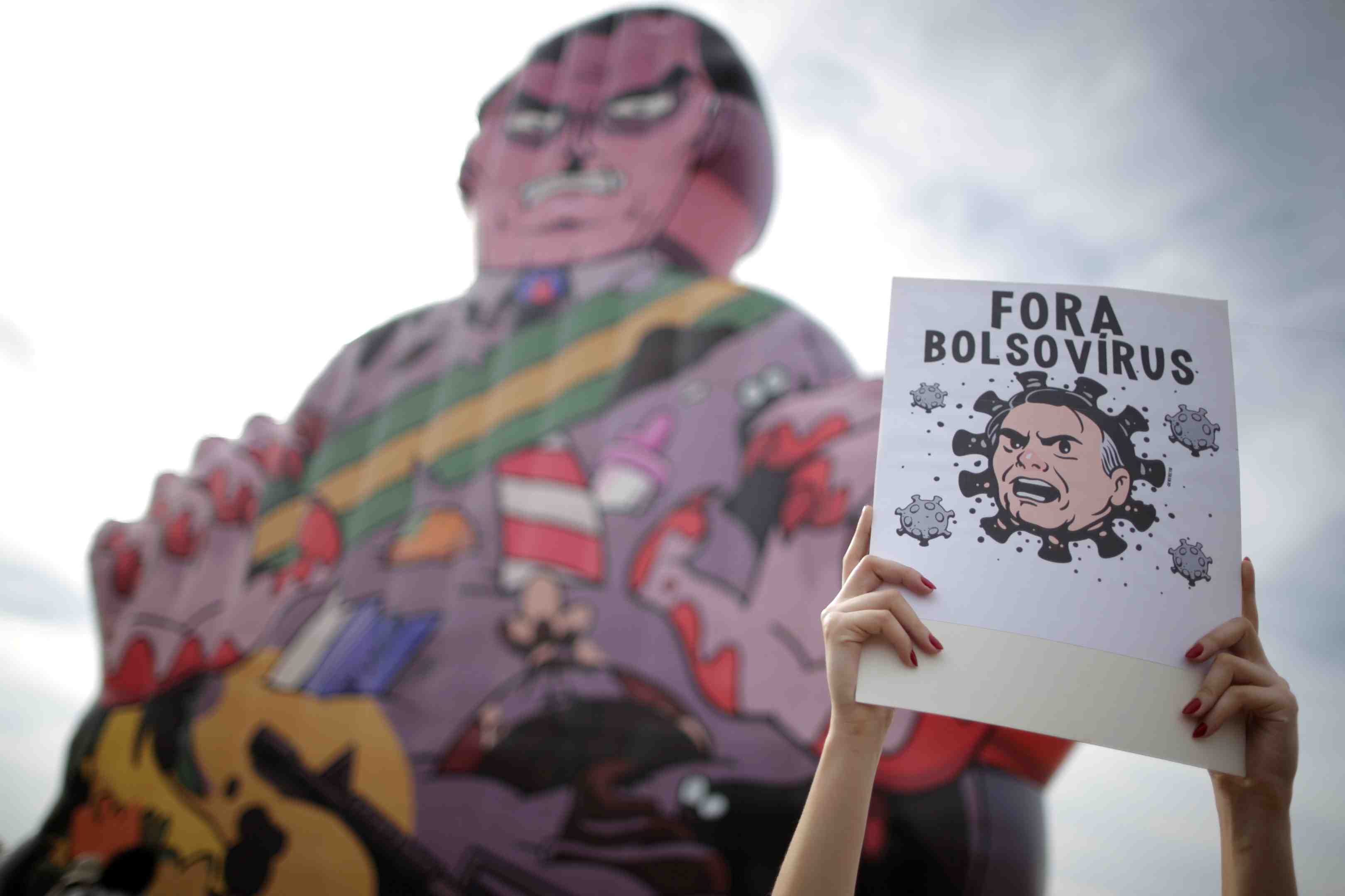 Manifestations au bresil, l'epidemie de coronavirus ne faiblit pas