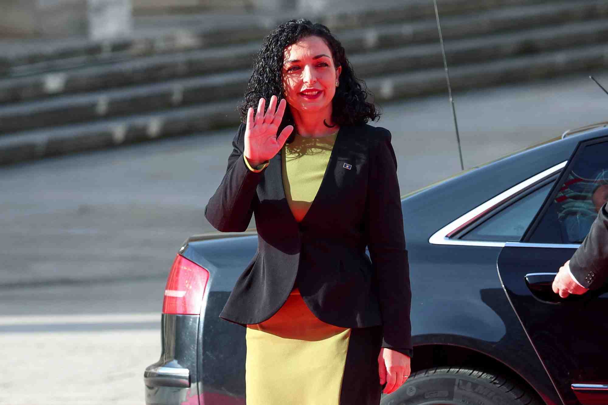La presidente du kosovo, vjosa osmani, arrive pour un sommet a tirana, en albanie