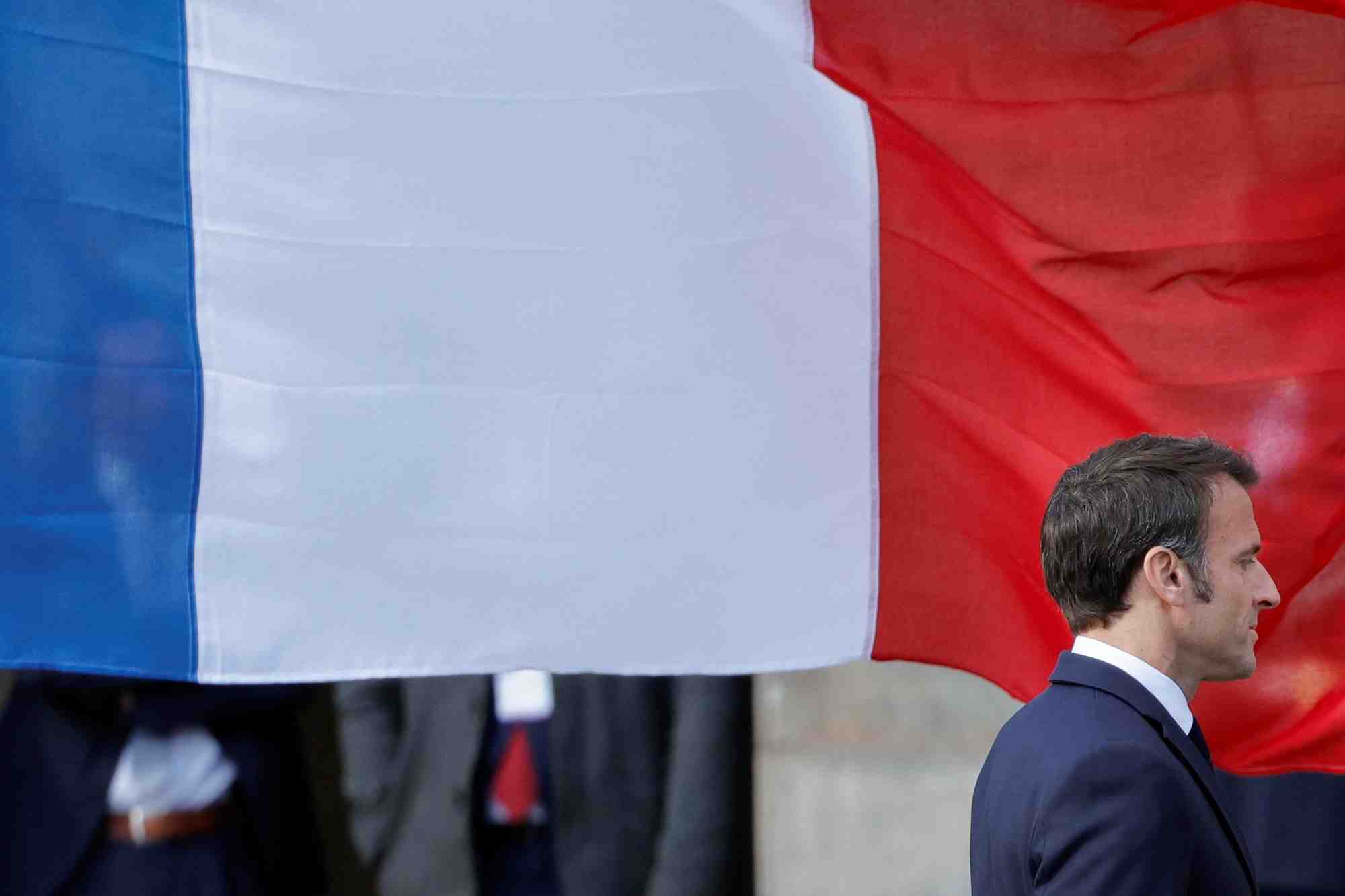 Photo du president emmanuel macron pendant sa visite aux pays-bas