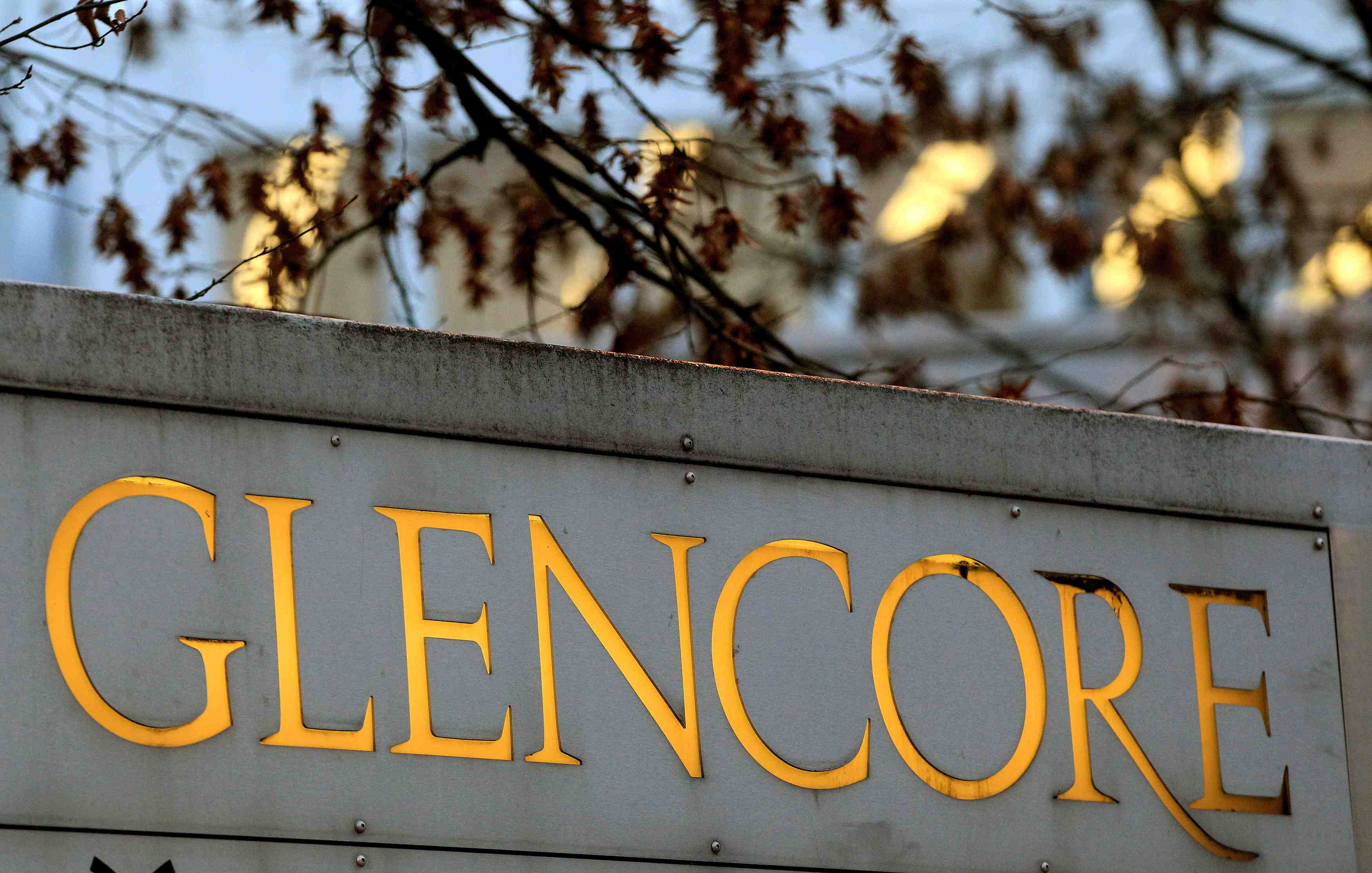 Glencore revoit ses previsions de benefice a la baisse