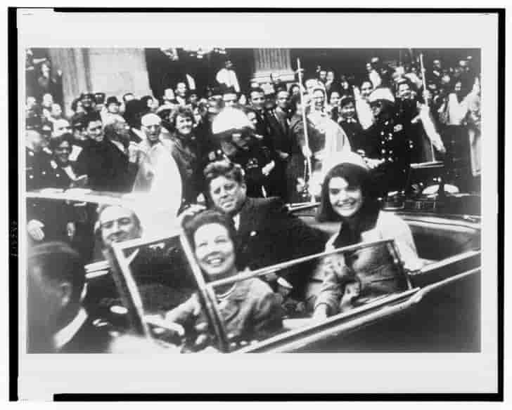 Trump pret a autoriser la publication d'archives secretes sur jfk