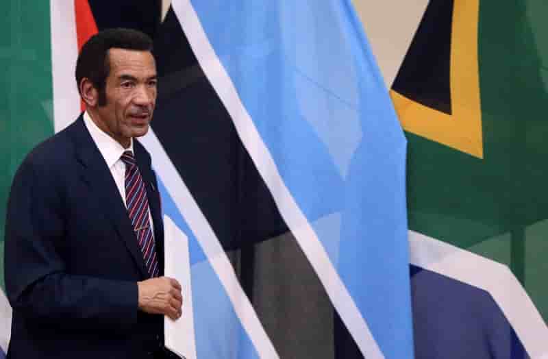 Apres dix ans de pouvoir, le president du botswana passe la main