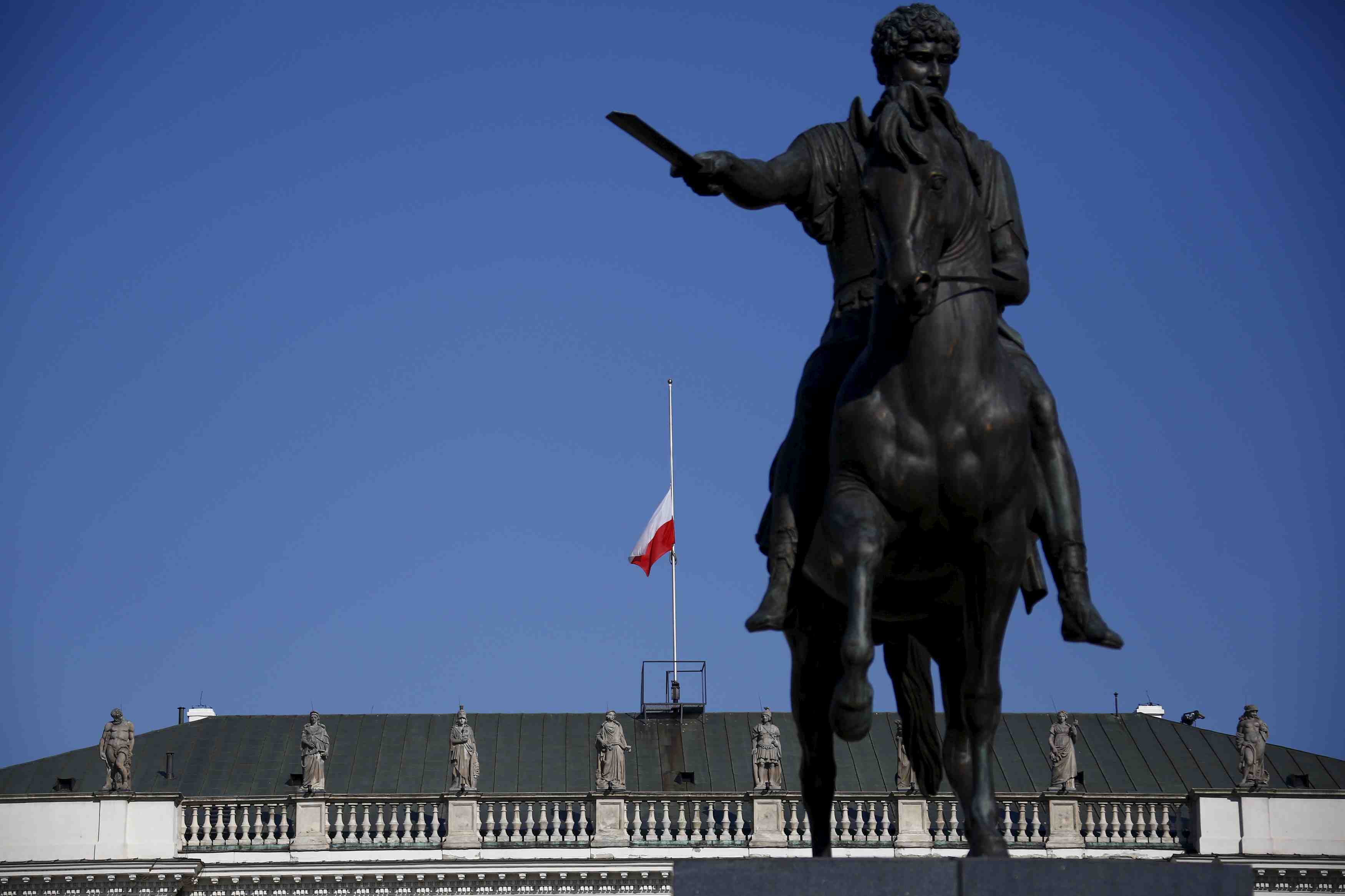 Coronavirus/pologne: les conservateurs changent le code electoral avant la presidentielle