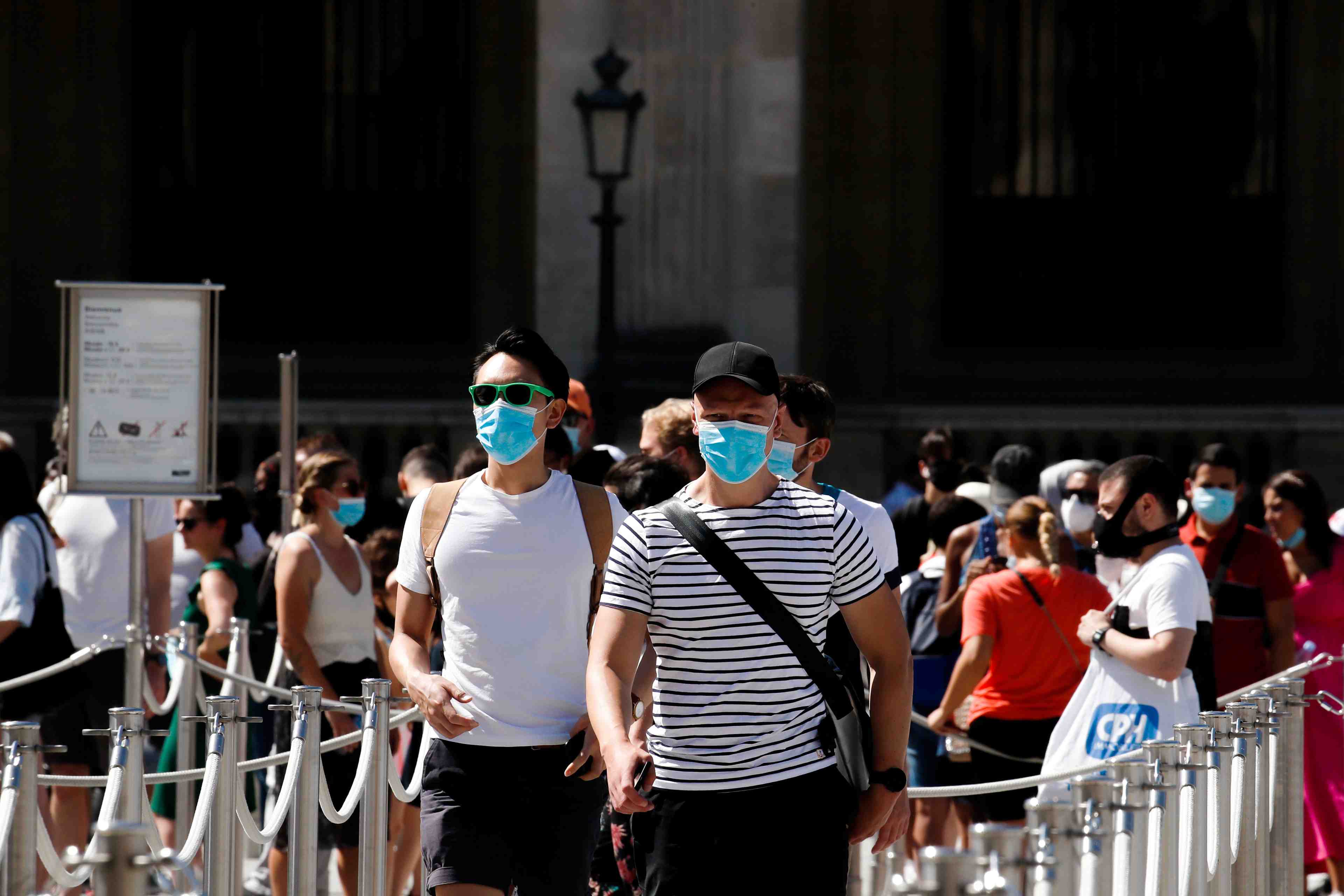 Coronavirus: la france a enregistre pres de 1.400 cas supplementaires en 24 heures