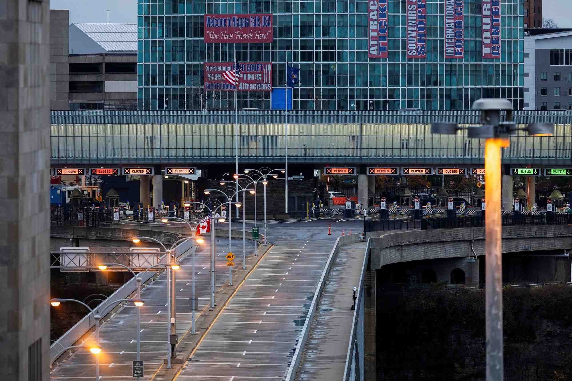Le pont rainbow ferme a la circulation