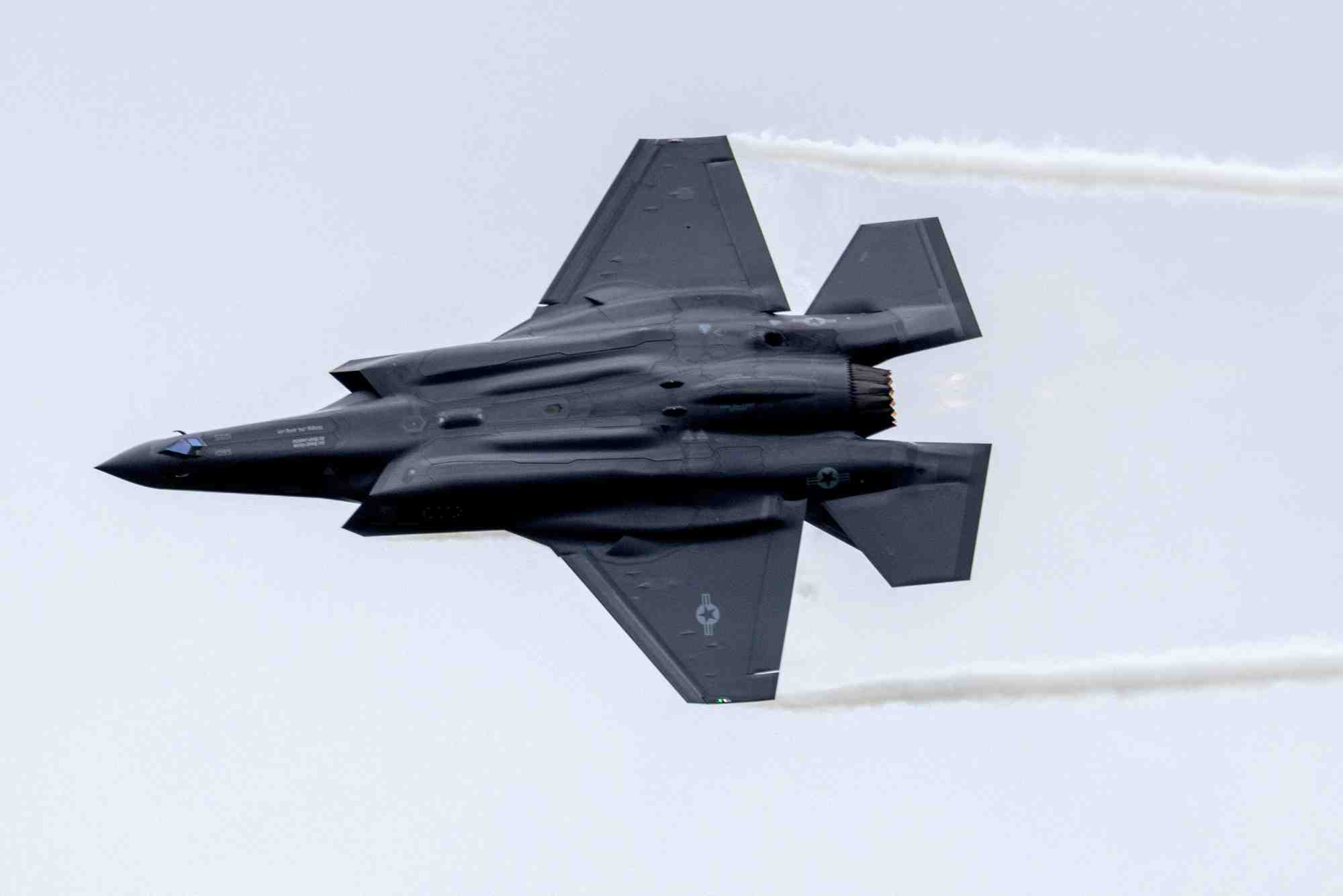 Une source militaire a déclaré à Reuters que Berlin envisage d'acheter huit avions de combat F-35.