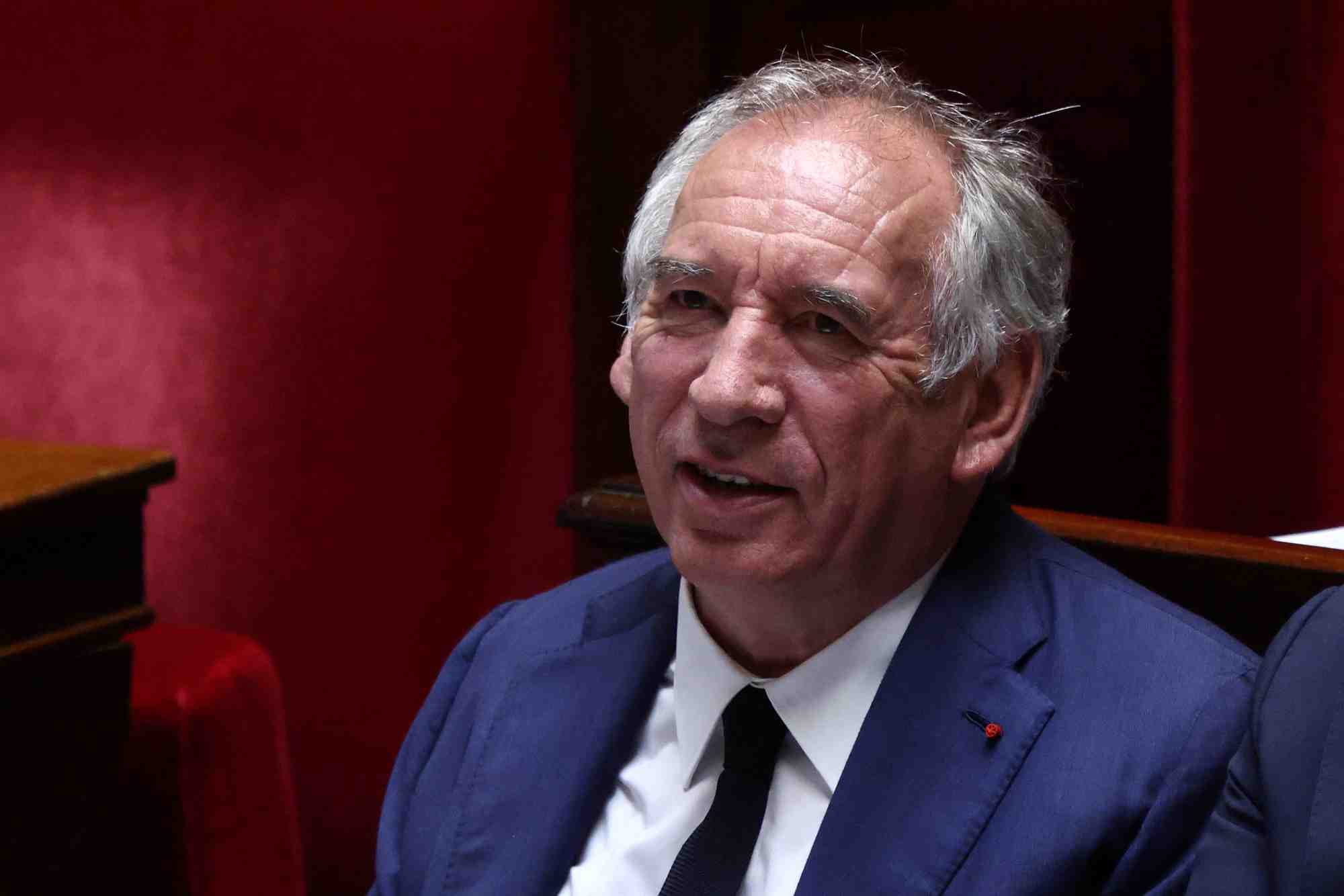 François Bayrou présente ses orientations budgétaires au lendemain de la fête nationale.