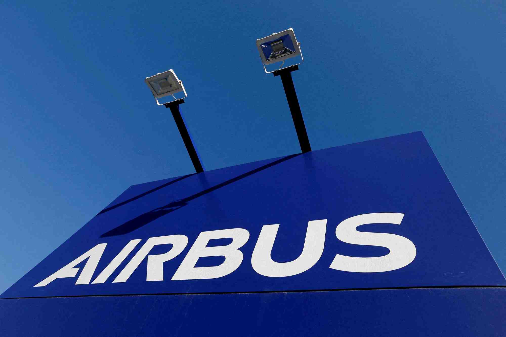 Photo d'archives du logo airbus a blagnac, en france