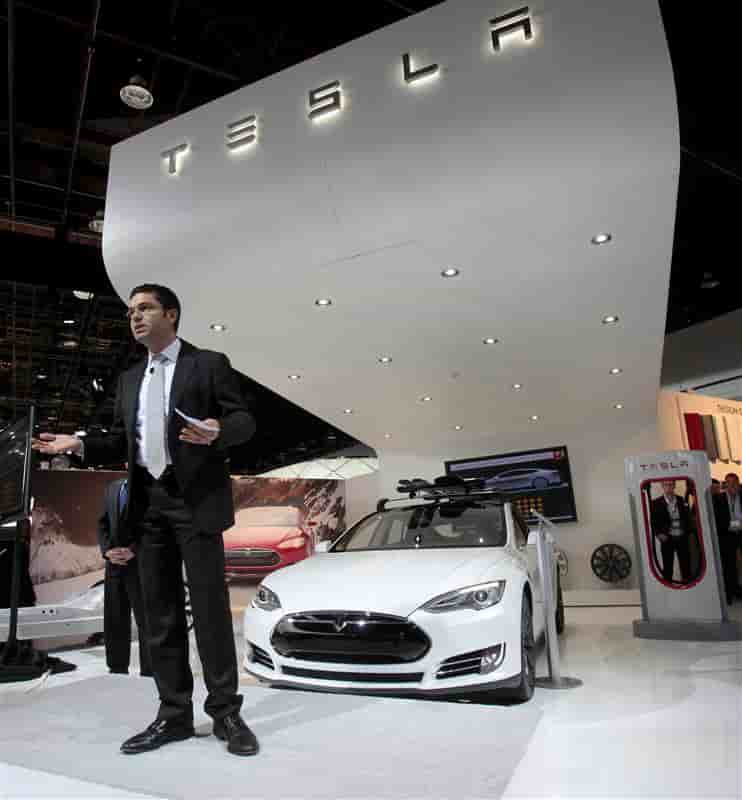 Au salon de Detroit, Tesla prévoit de doubler ses ventes en 2014