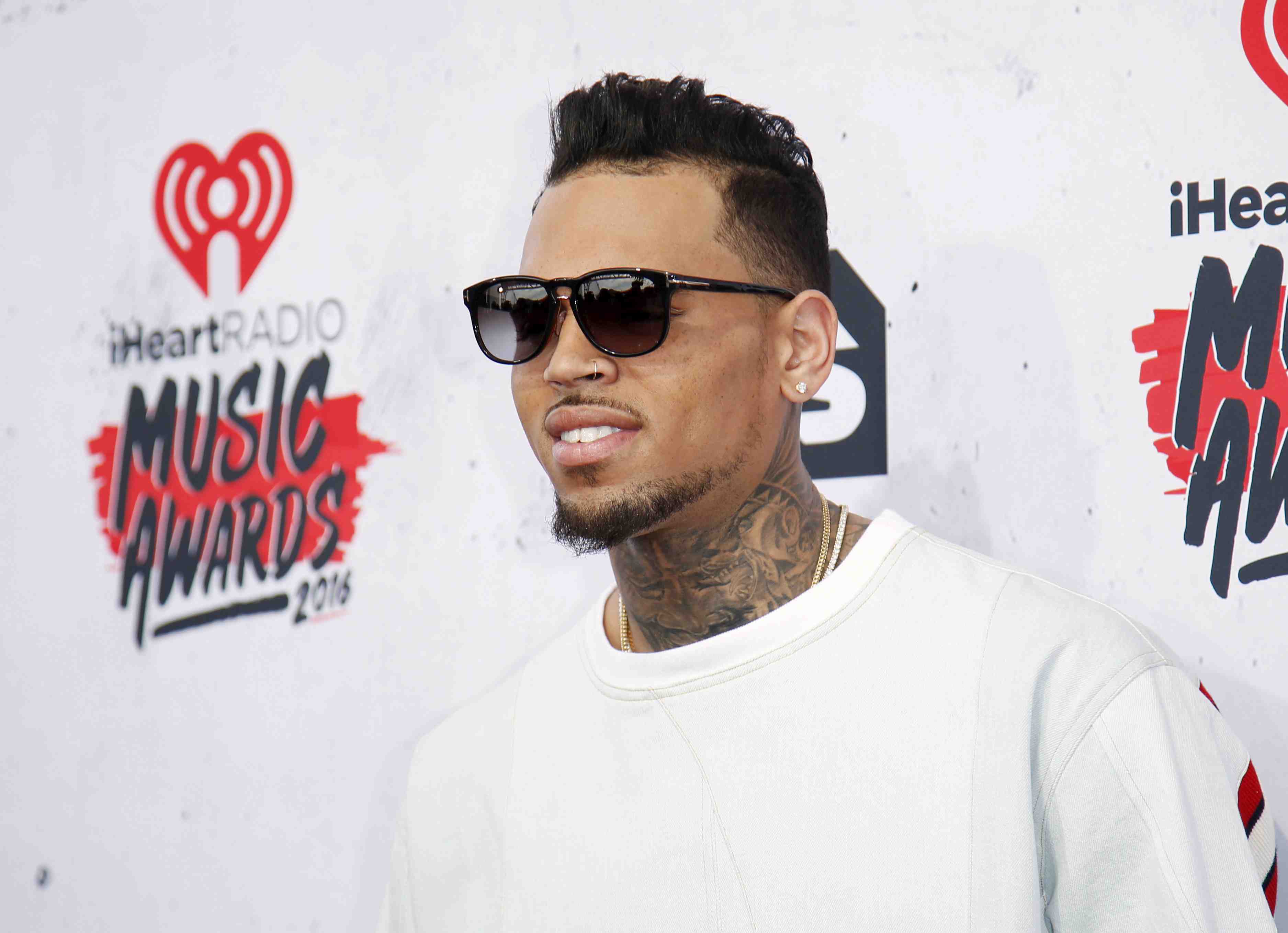 Accuse de viol, le chanteur chris brown en garde a vue a paris
