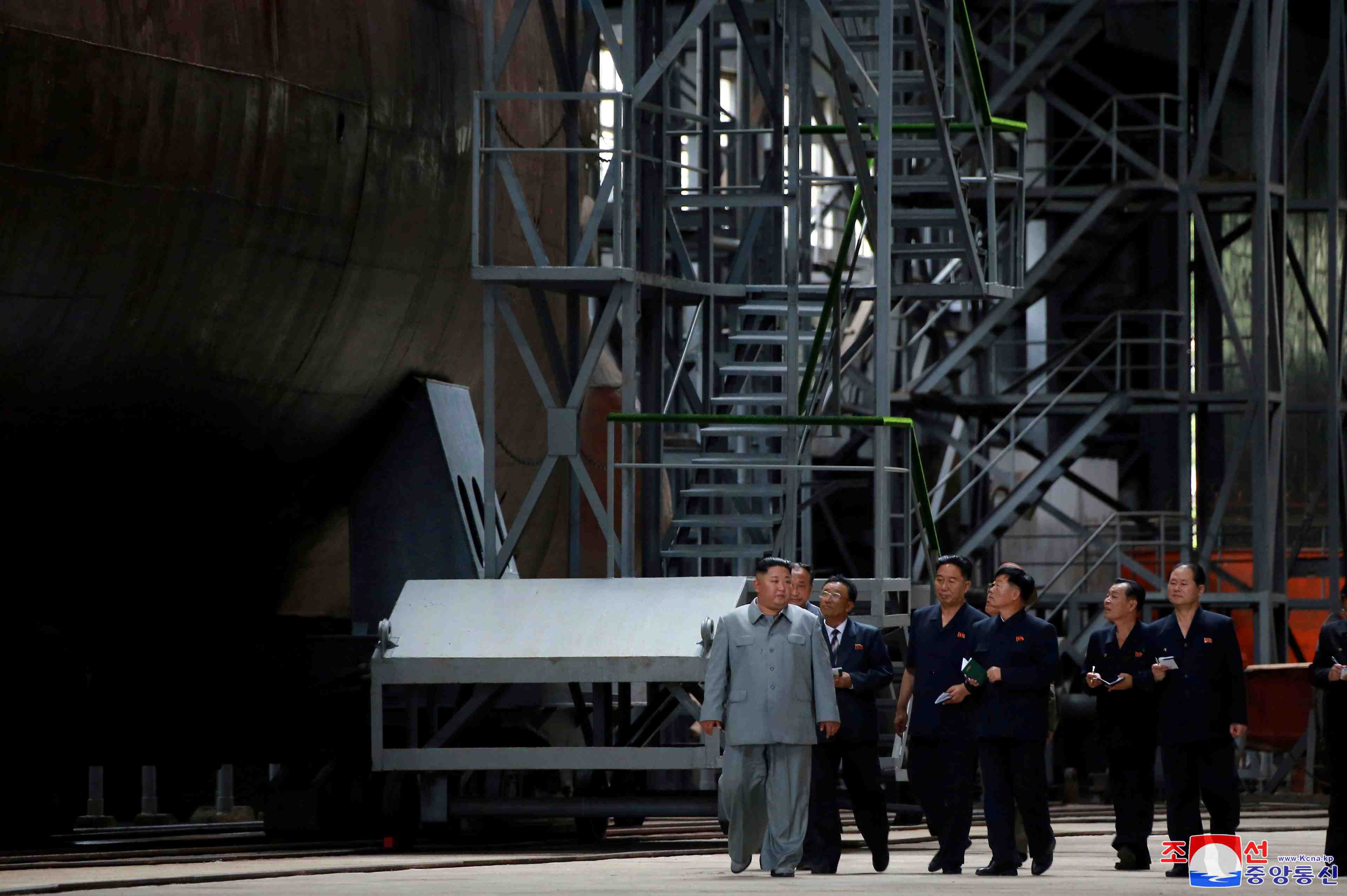 Kim jong-un a inspecte un nouveau sous-marin nord-coreen