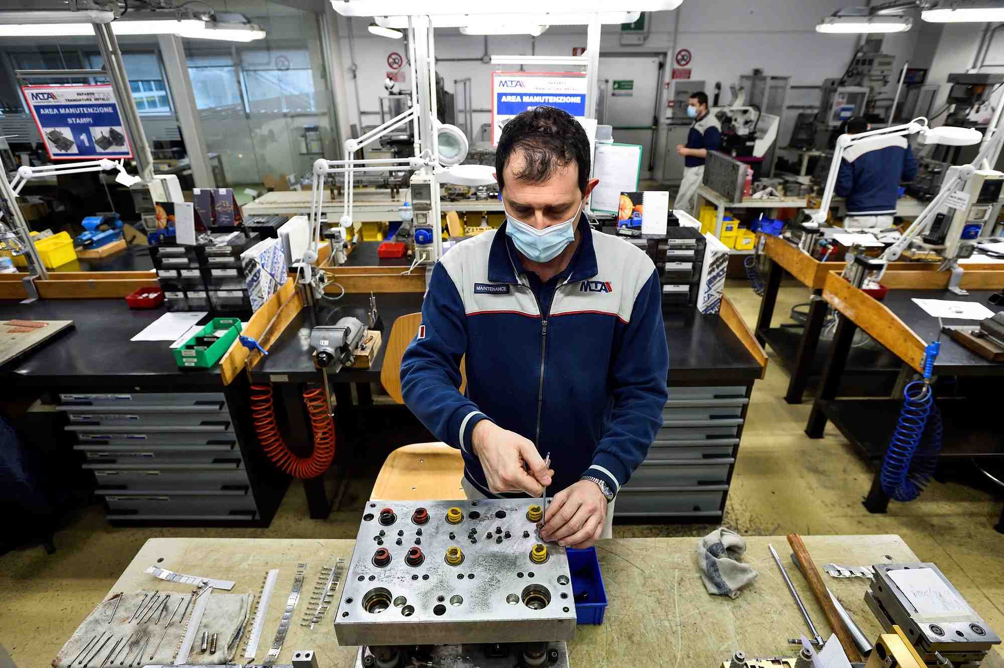 Europe/pmi: croissance encore soutenue dans l'industrie, malgre l'ukraine et l'inflation