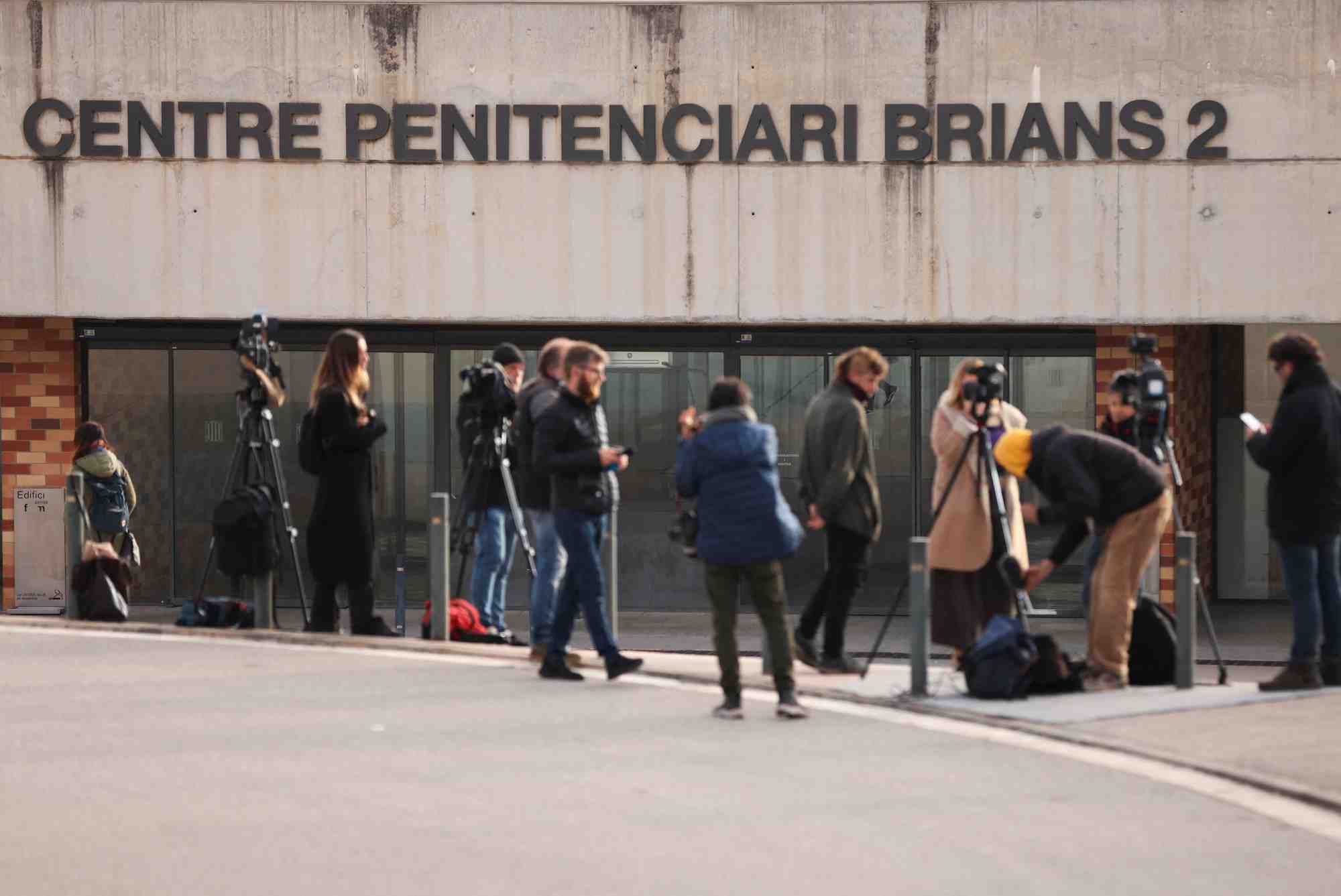 L'entree de la prison de brians 2 ou le footballeur bresilien dani alves a ete emmene a barcelone, en espagne