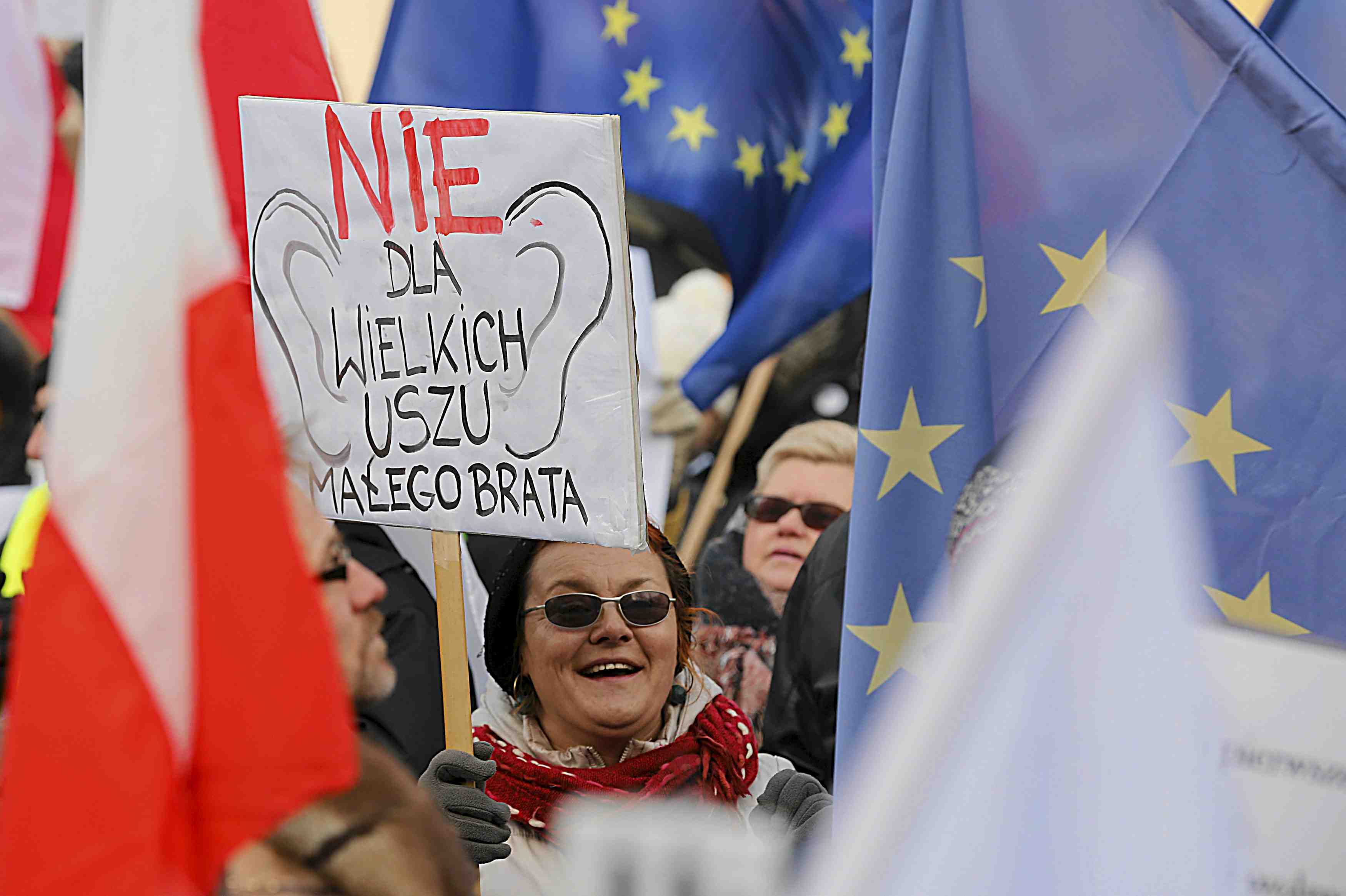 Les polonais dans la rue pour defendre leurs libertes
