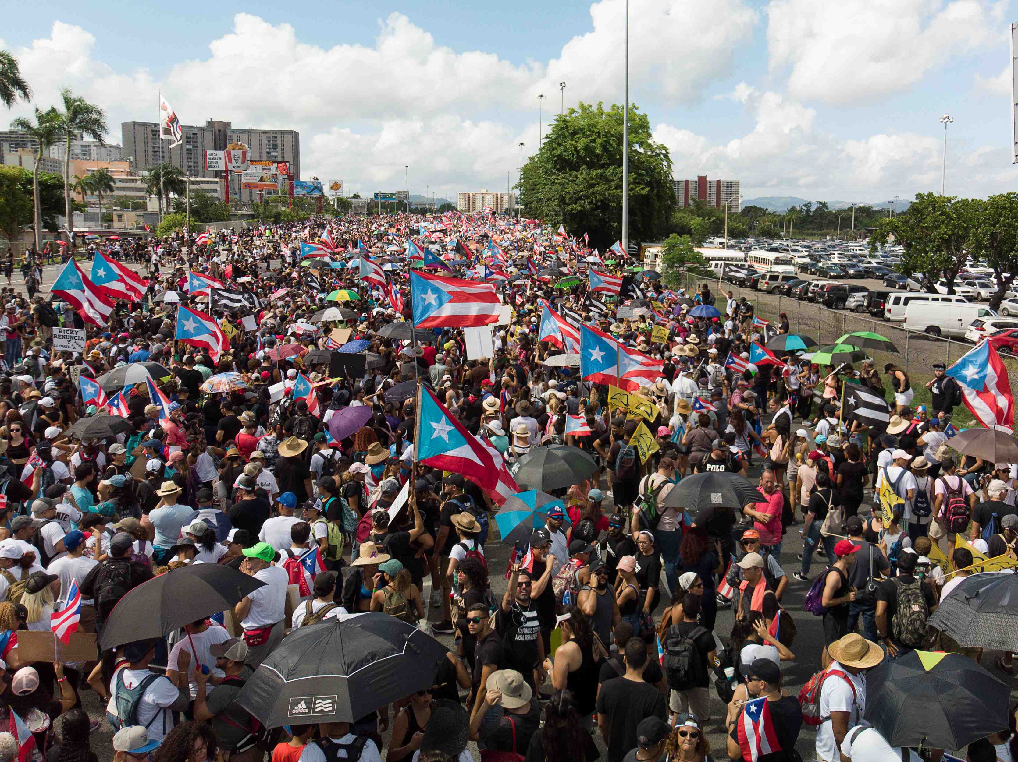 Manifestations a porto rico pour reclamer le depart du gouverneur