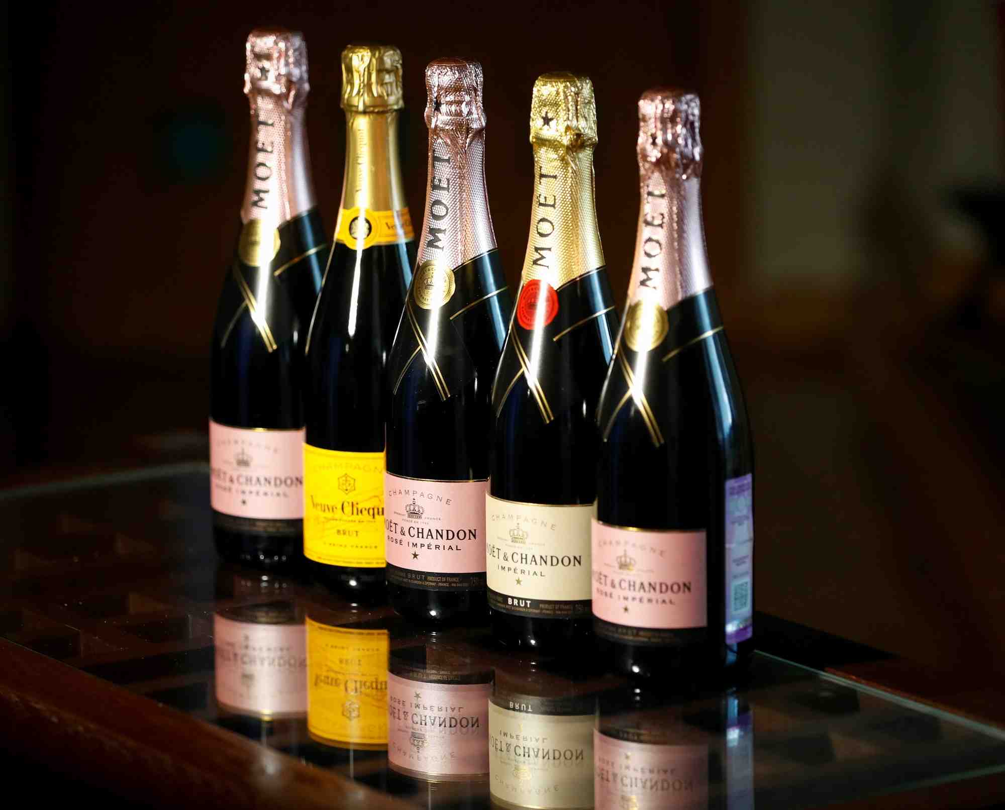 Champagne: la france va agir "dans les jours qui viennent" aupres de la russie, dit le drian