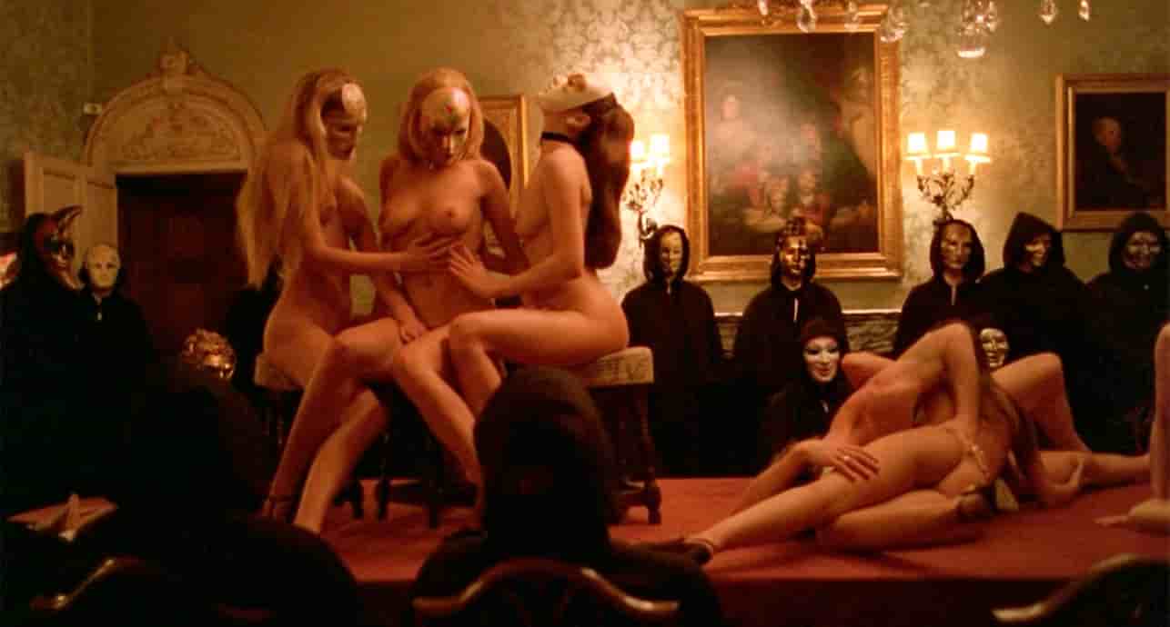 Avec « Eyes wide shut », sorti en 1999, Stanley Kubrick bouscule le grand écran avec une scène d'orgie mythique.