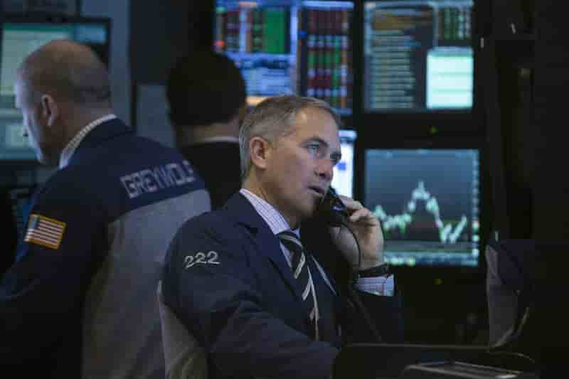 Wall Street clôture en baisse