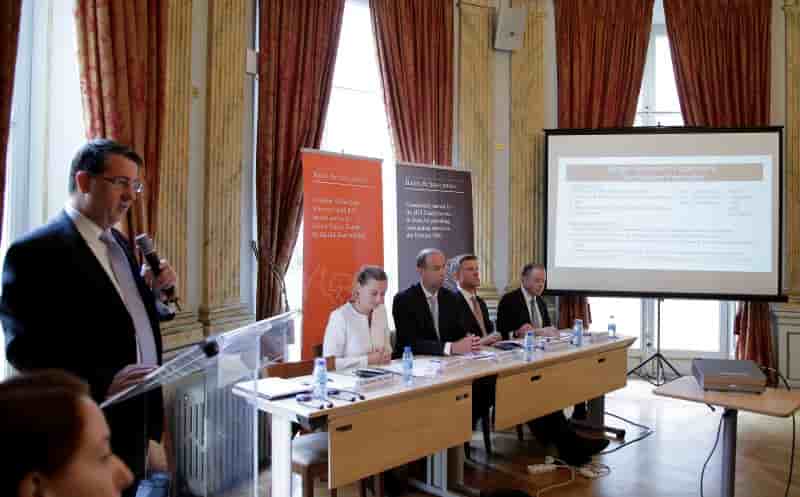 L'ancien "banquier du kremlin" reclame 12 milliards de dollars a moscou