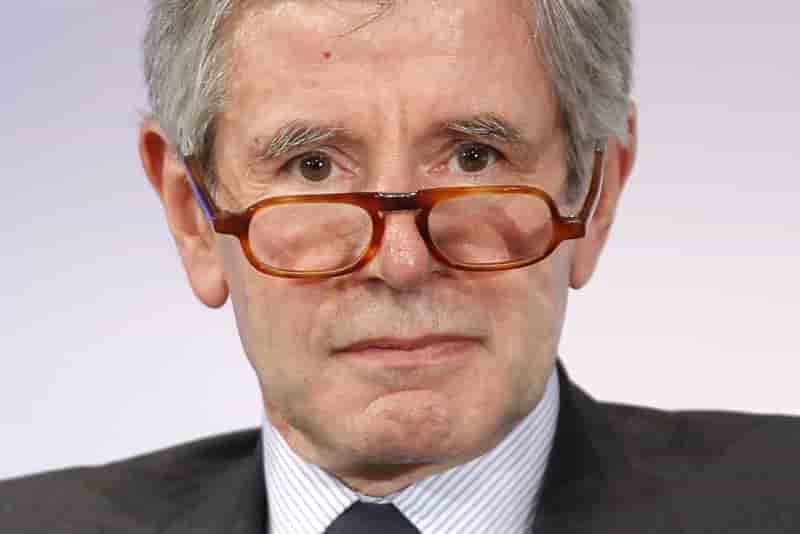 Alain minc apporte son soutien a emmanuel macron