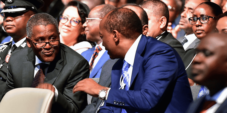 Aliko Dangote s'adresse à Patrice Motsepe lors de l'Africa Investment Forum.