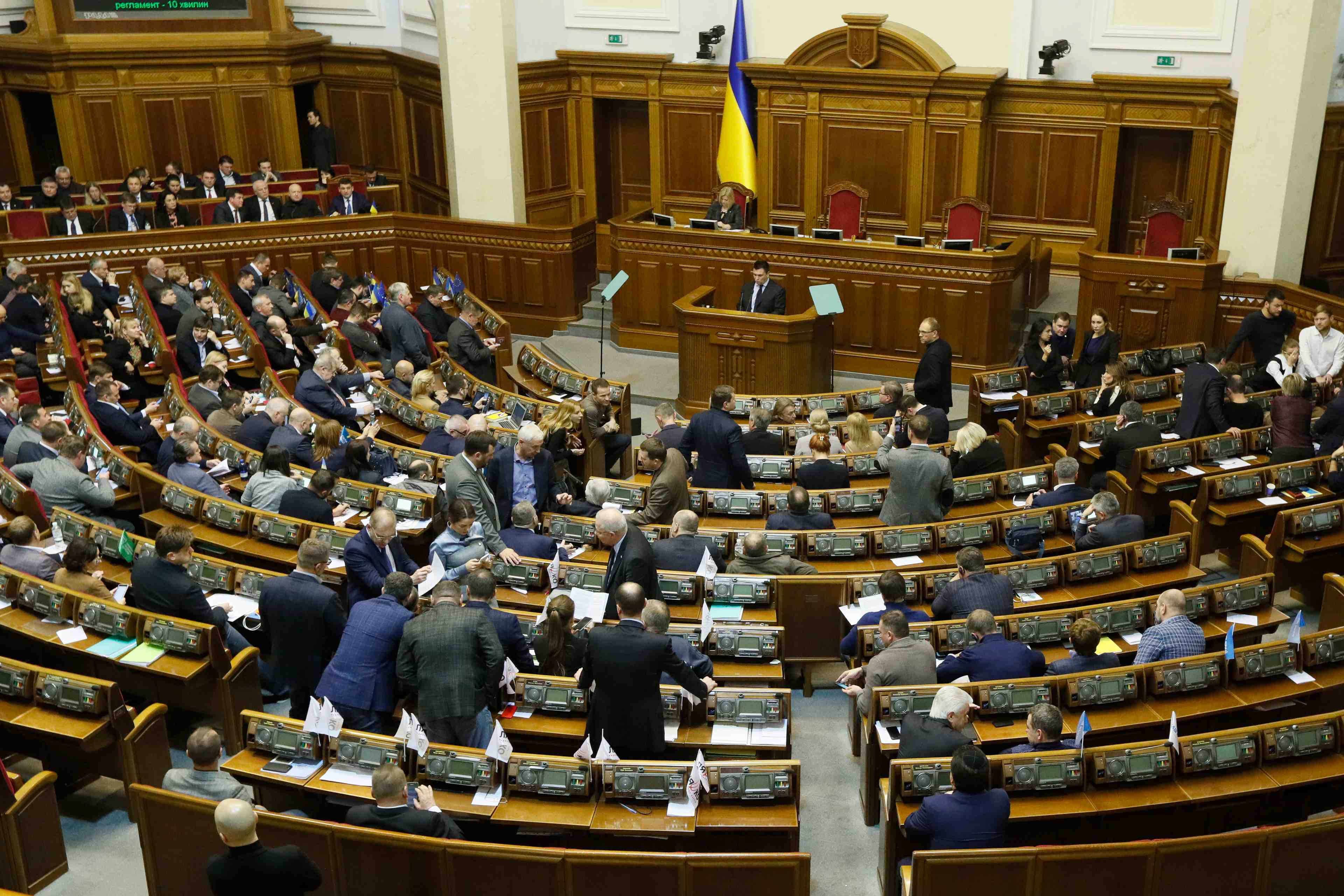 Le parlement ukrainien approuve la loi martiale