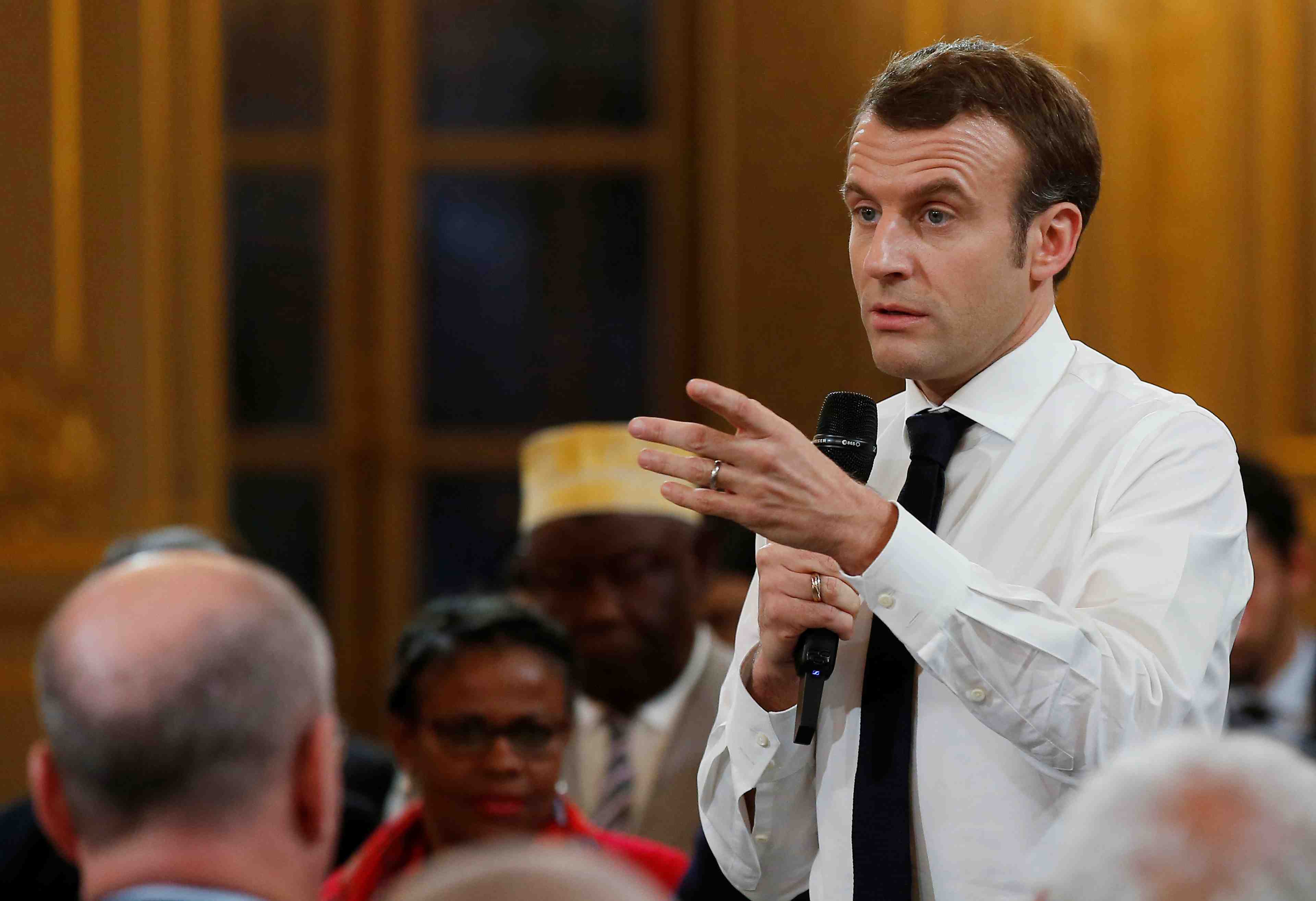 Macron veut encadrer le taux horaire des chauffeurs vtc