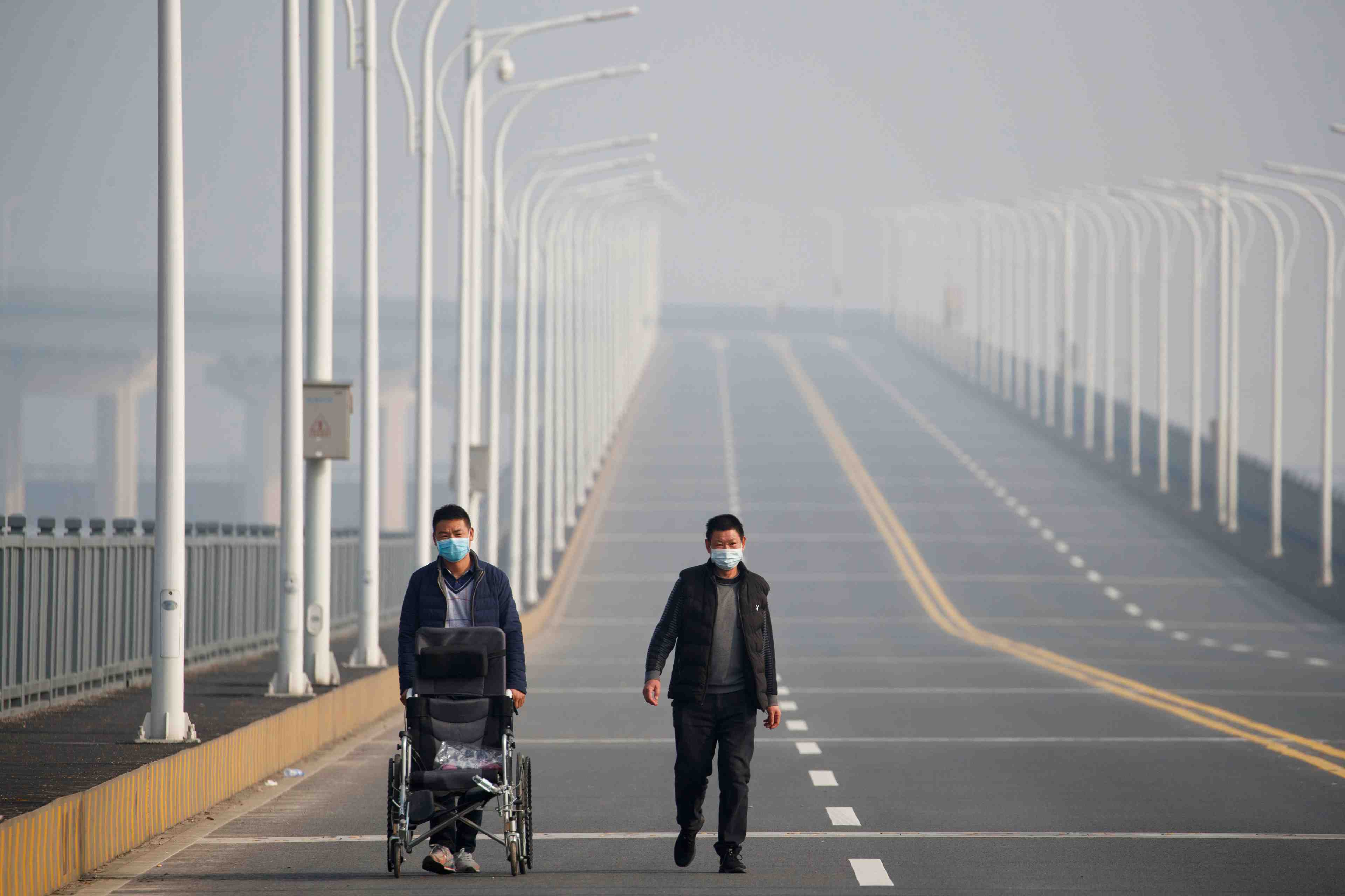Coronavirus: bilan porte a 213 morts en chine, ou continuent les evacuations