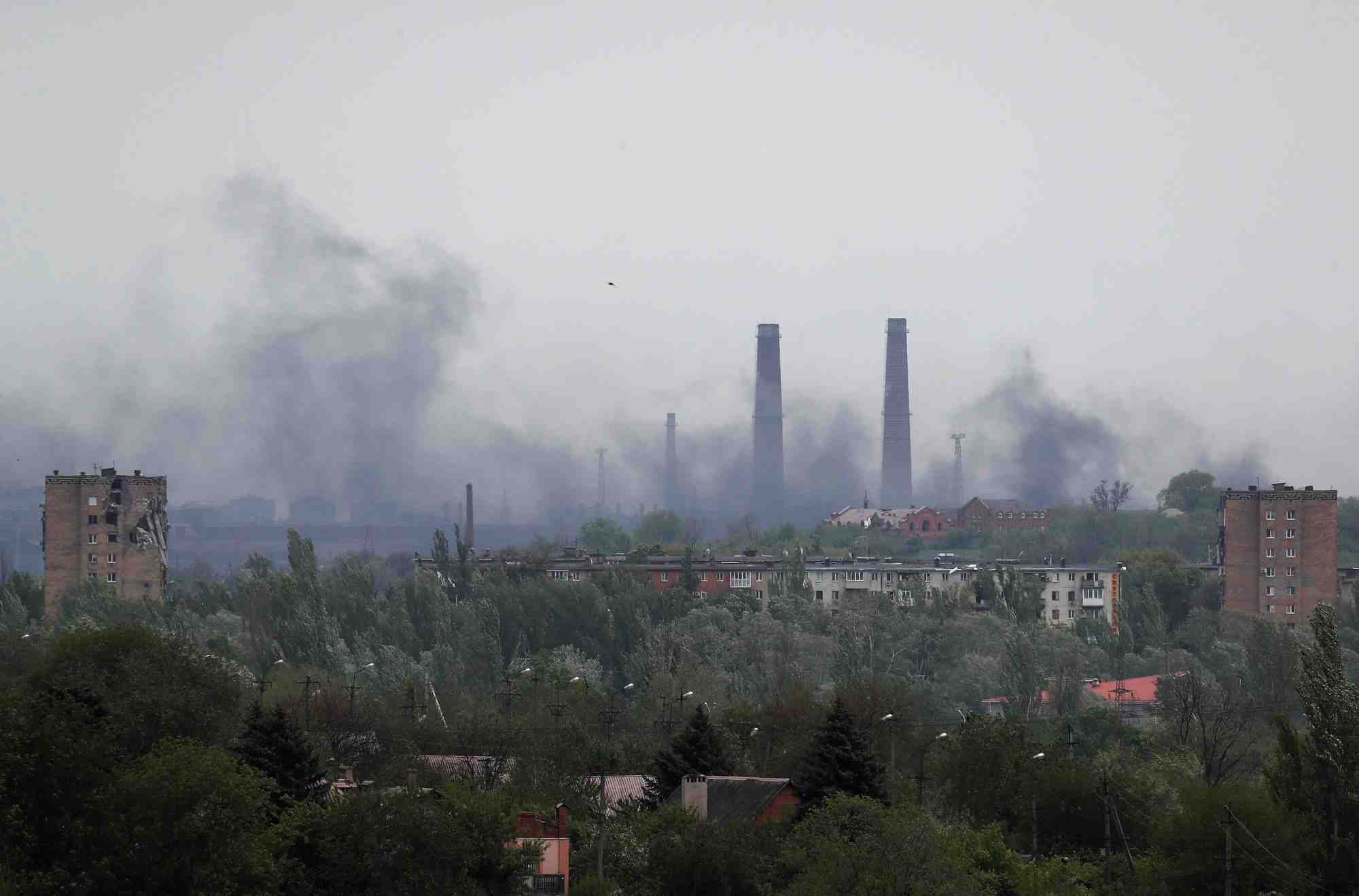 Ukraine: les negociations pour evacuer les soldats d'azovstal tres complexes