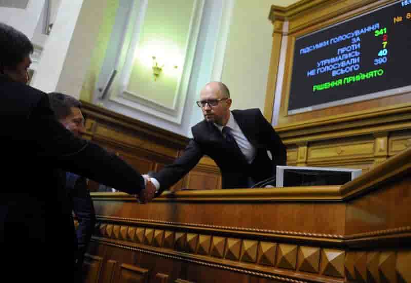 Arseni Iatseniouk reconduit à la tête du gouvernement ukrainien
