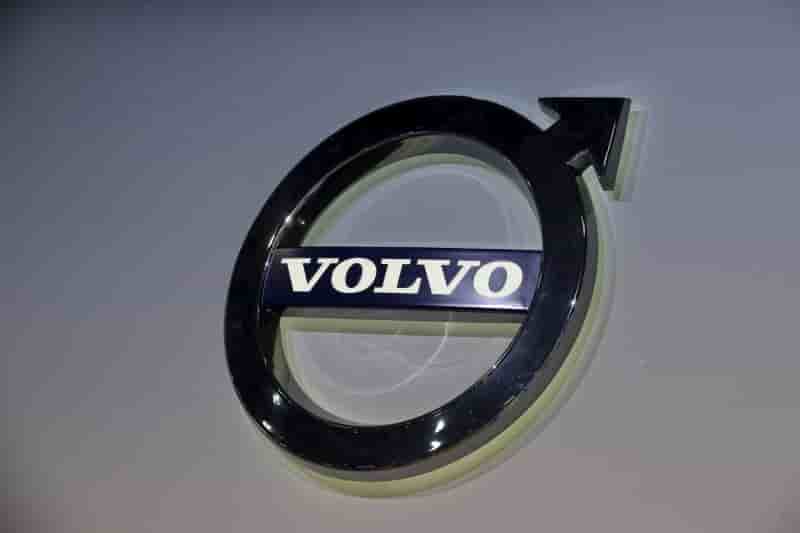 Volvo publie un benefice en hausse au 4e trimestre et releve ses previsions