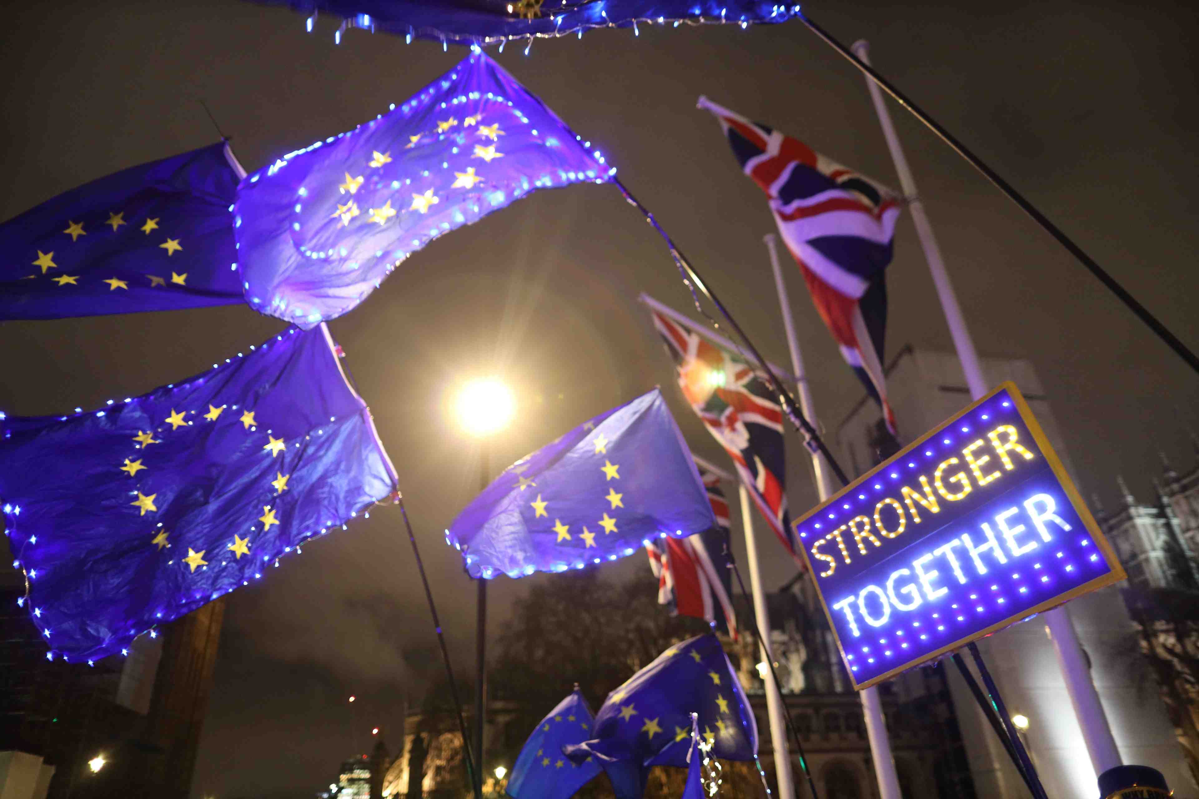 Vendredi une heure avant minuit, un royaume desuni quitte l'union europeenne
