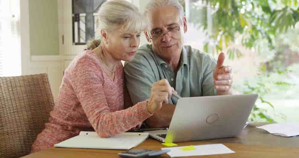 Pour mémoire, la contestée réforme des retraites a revalorisé le « minimum contributif » (Mico), dispositif de soutien aux petites pensions, pour que celles-ci atteignent au minimum 85% du Smic net.