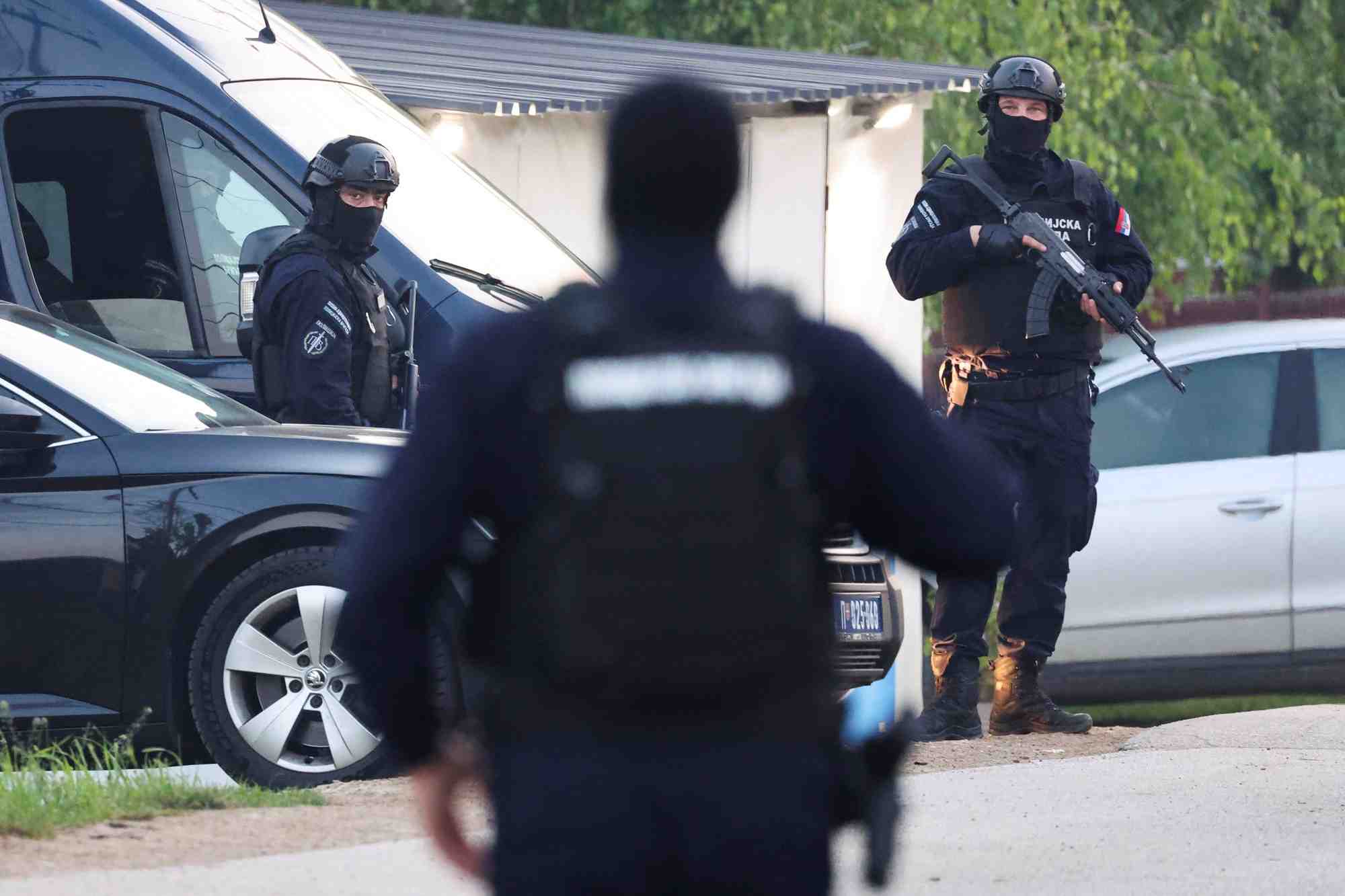 Des agents de securite au lendemain d'une fusillade