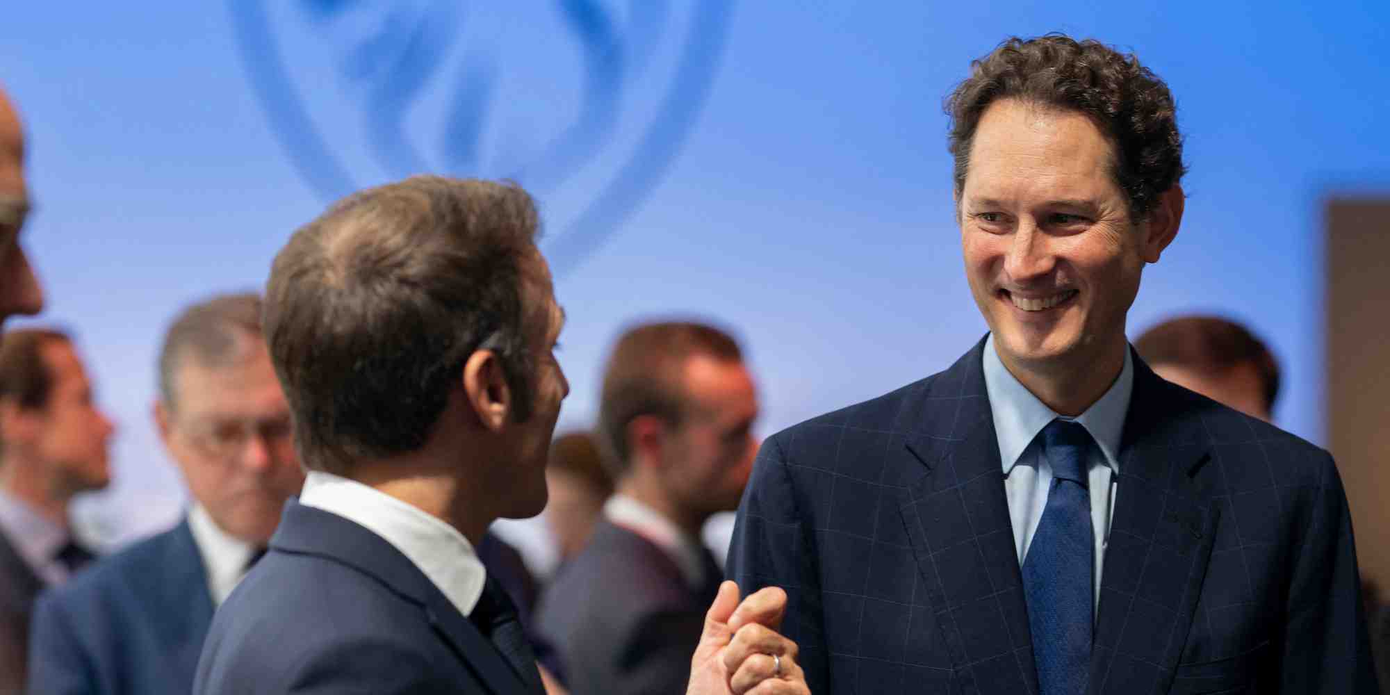 John Elkann et Emmanuel Macron, lors du dernier Mondial de l'Auto de Paris, en octobre dernier.