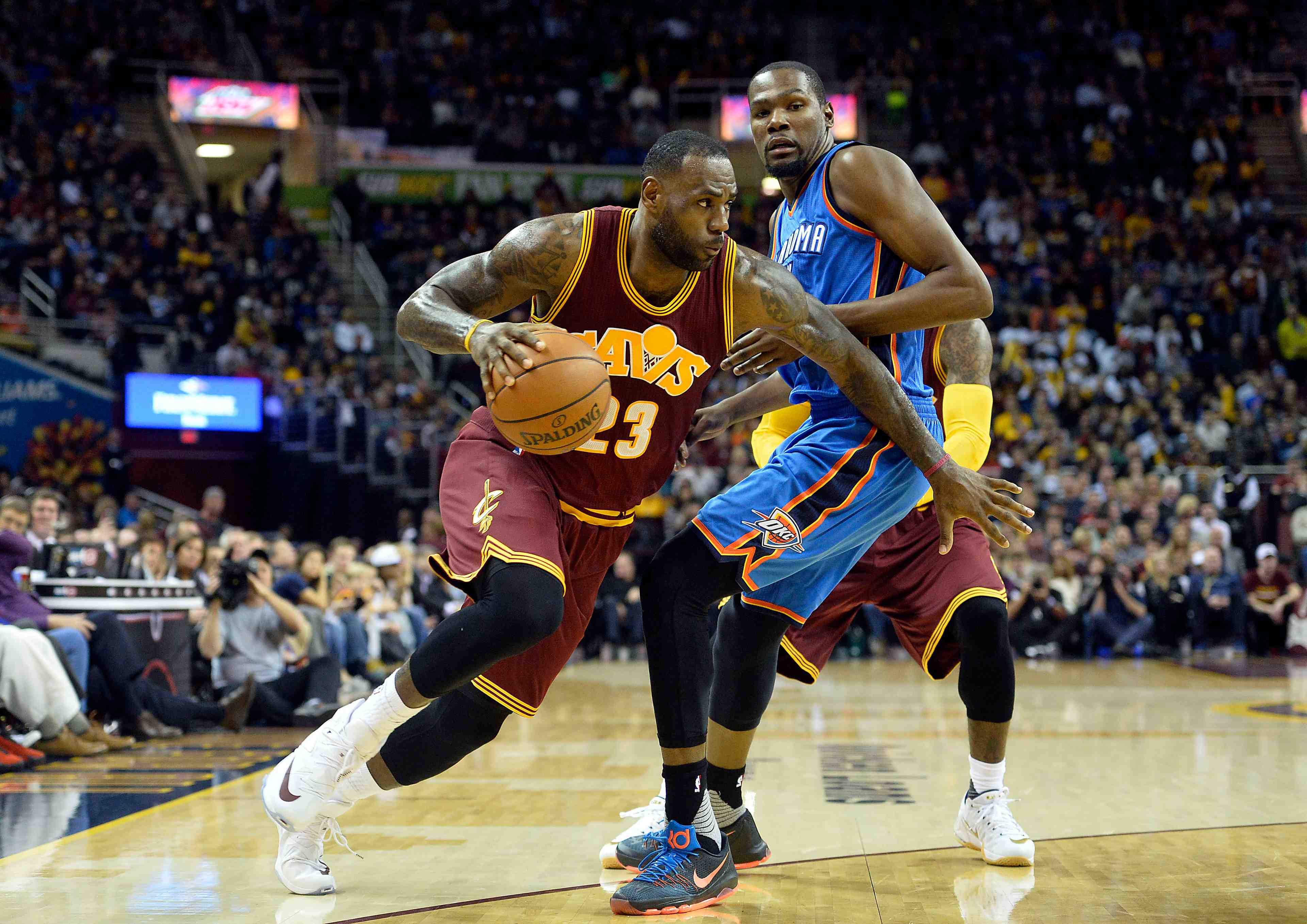 Cleveland remporte le choc face a oklahoma, houston domine les lakers