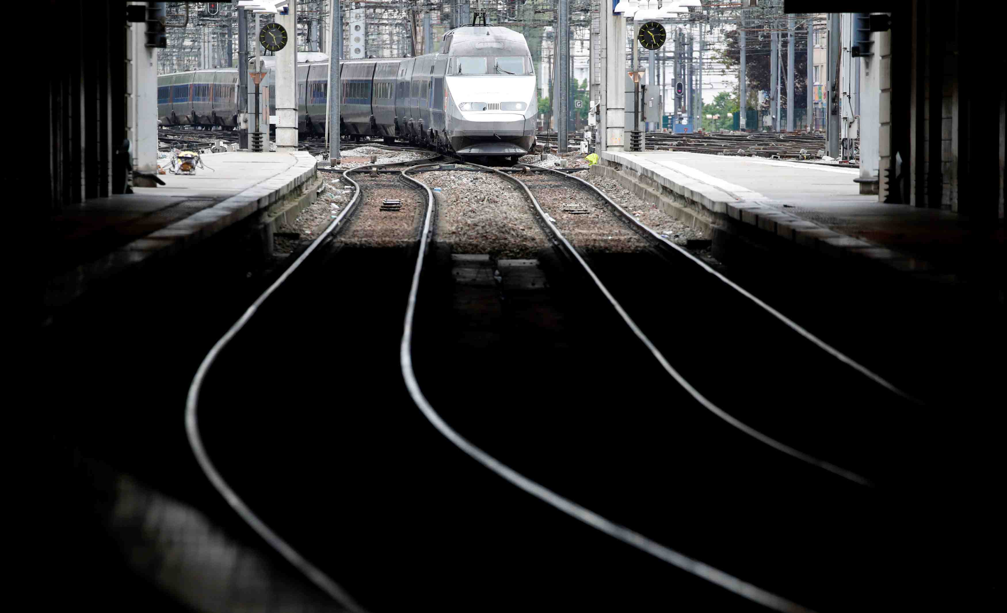 Sncf: pas de legitimite a la consultation des cheminots, dit pepy