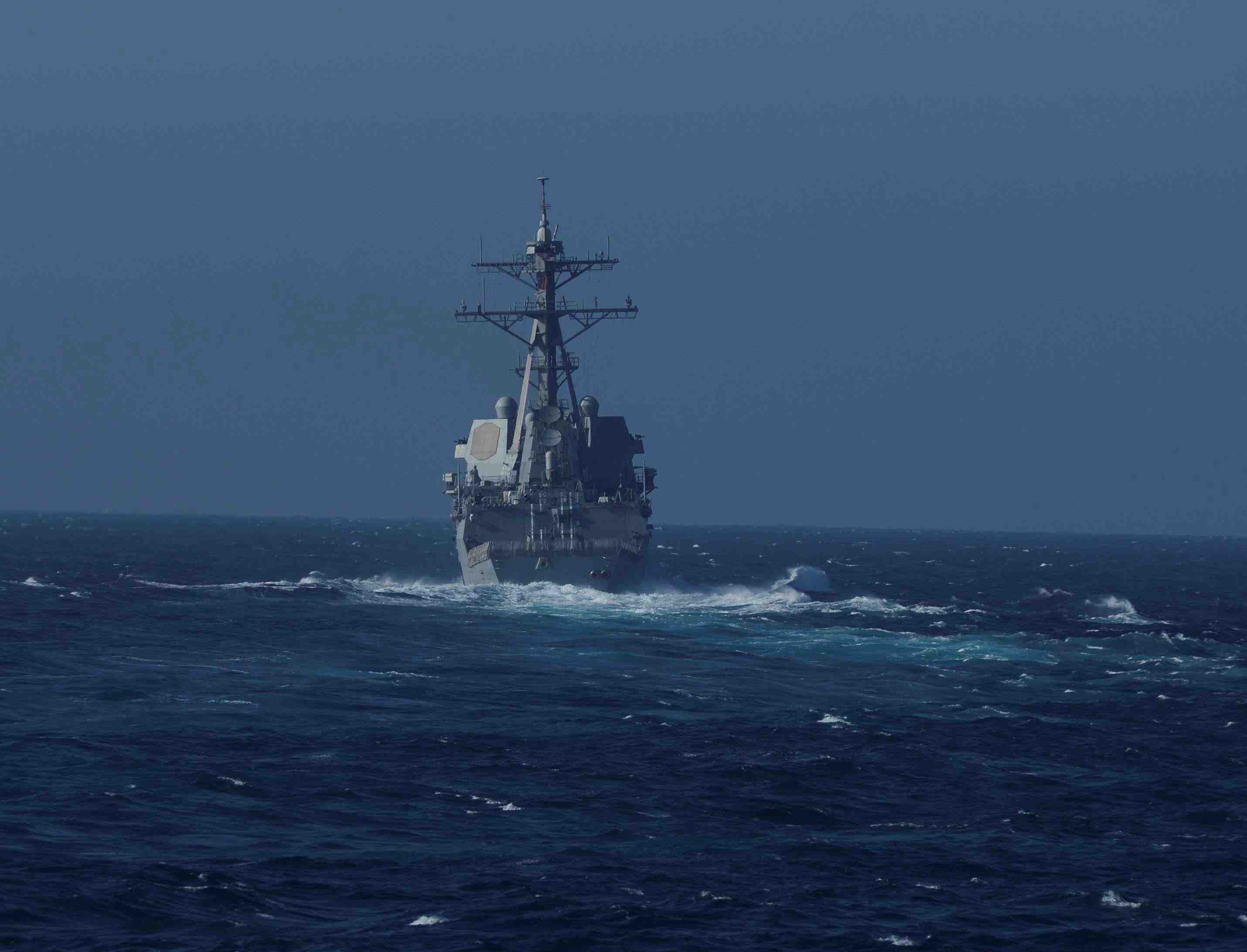 La russie accuse les usa d'avoir voulu violer ses eaux territoriales