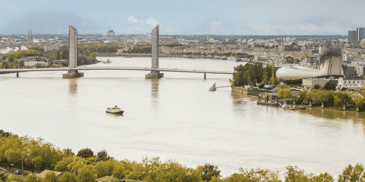 L'étude menée par Systra confirme la possibilité de faire passer un tramway sur le pont Chaban-Delmas.