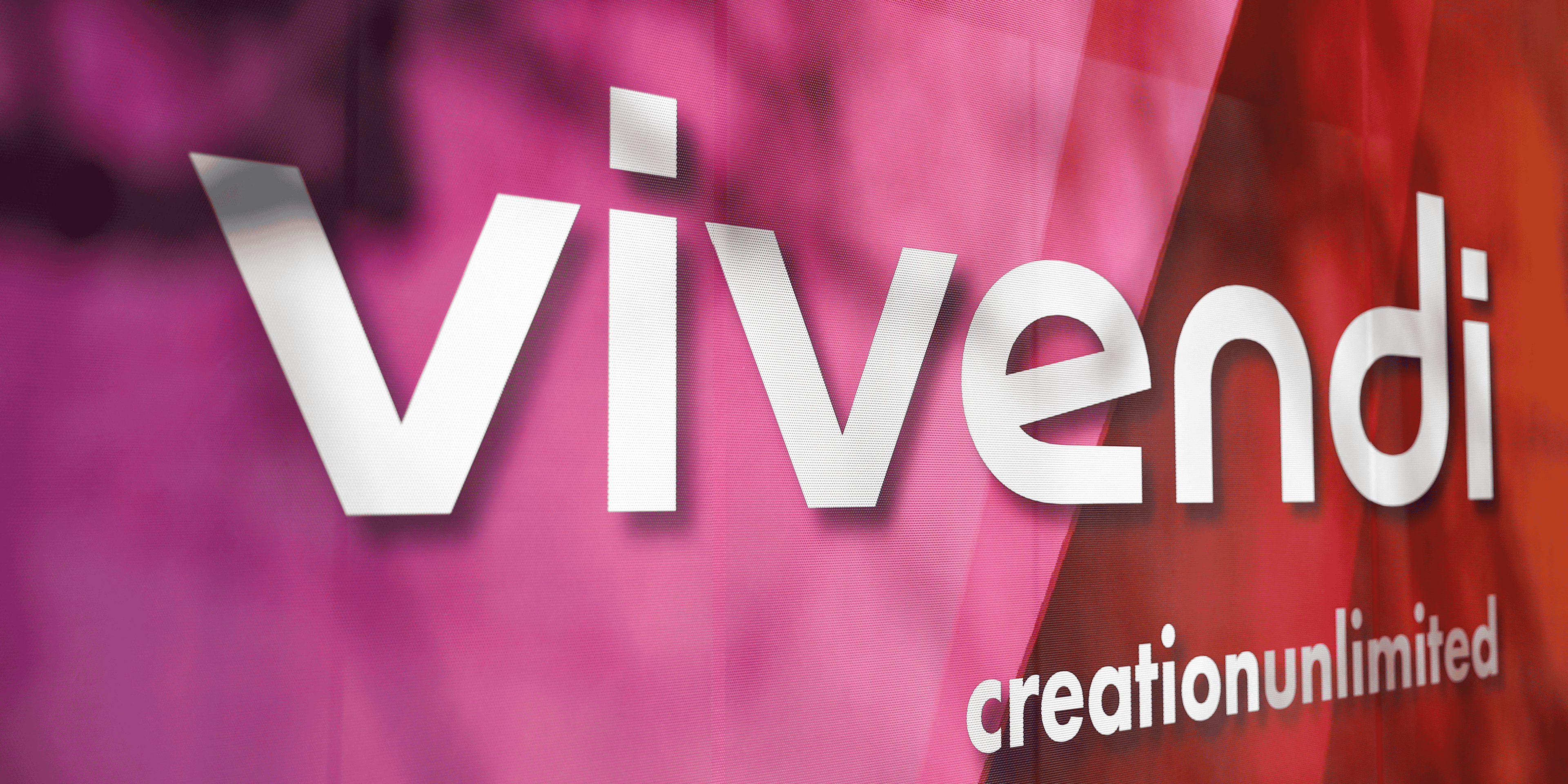 Le logo de vivendi est represente au siege de la societe a paris