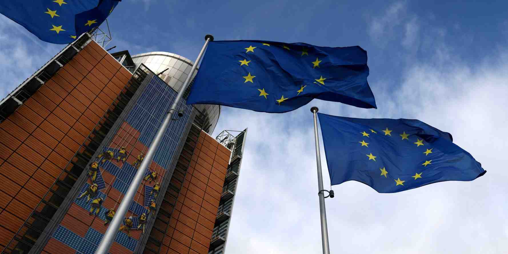 La nouvelle équipe, si elle est approuvée par les eurodéputés, sera composée de 11 femmes pour 16 hommes, soit légèrement en deçà de la parité promise.