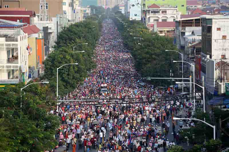 Les opposants cambodgiens réclament le départ de Hun Sen
